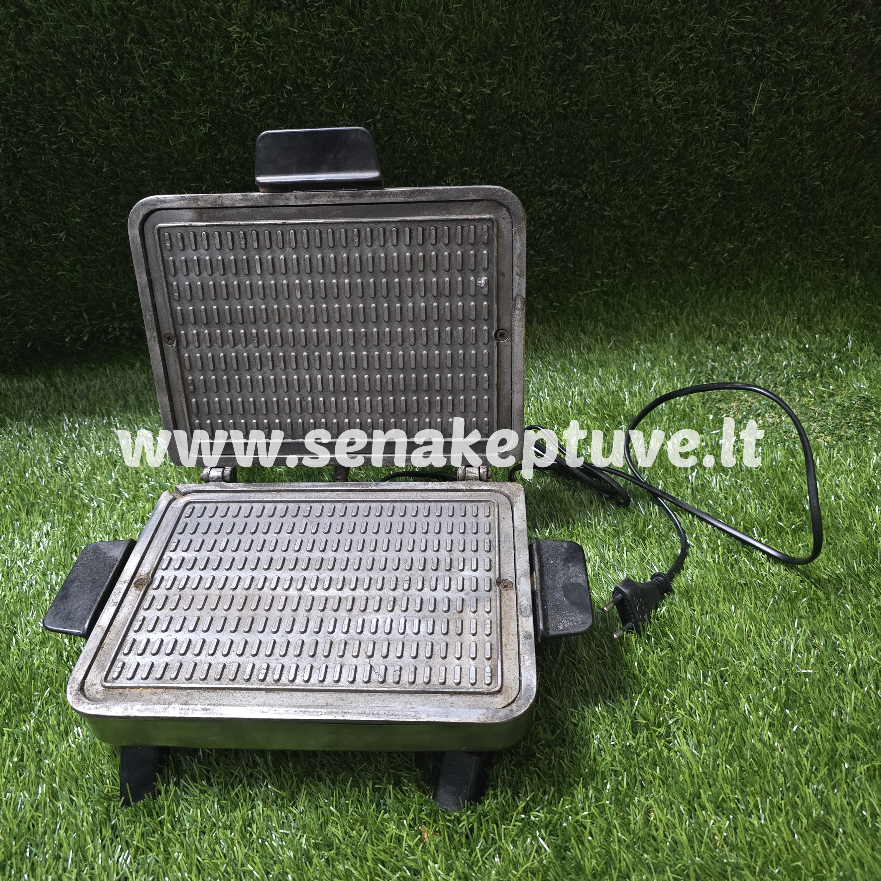 Senovinė elektrinė vaflinė su laidu