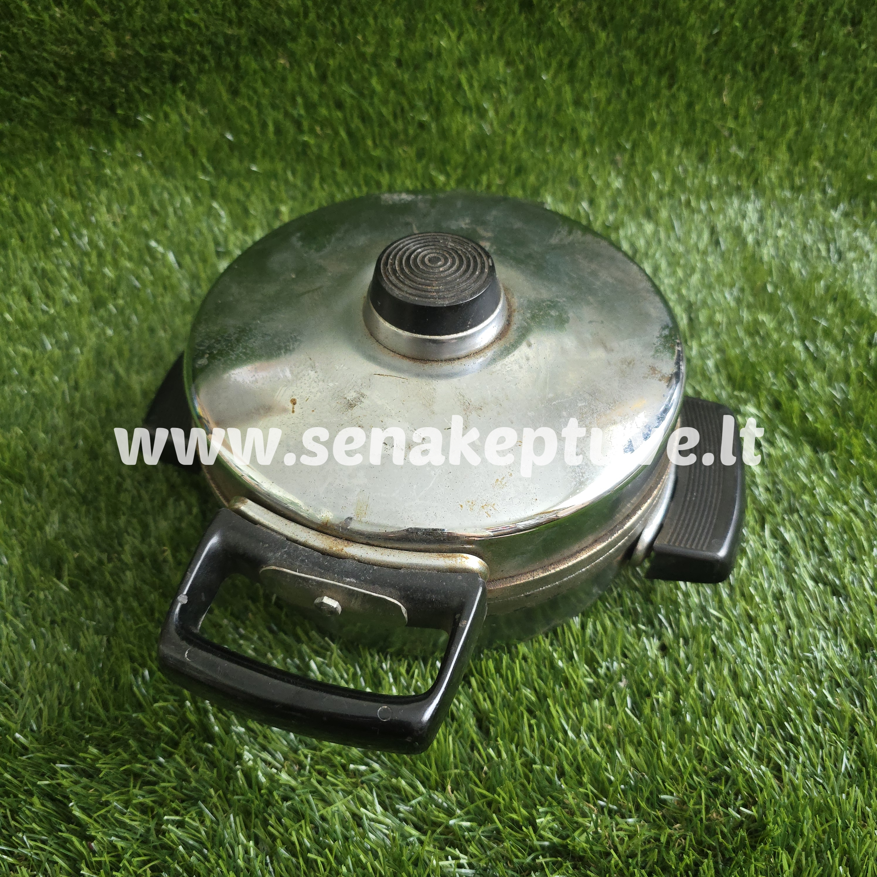 Senovinė vokiška elektrinė vaflinė su laidu