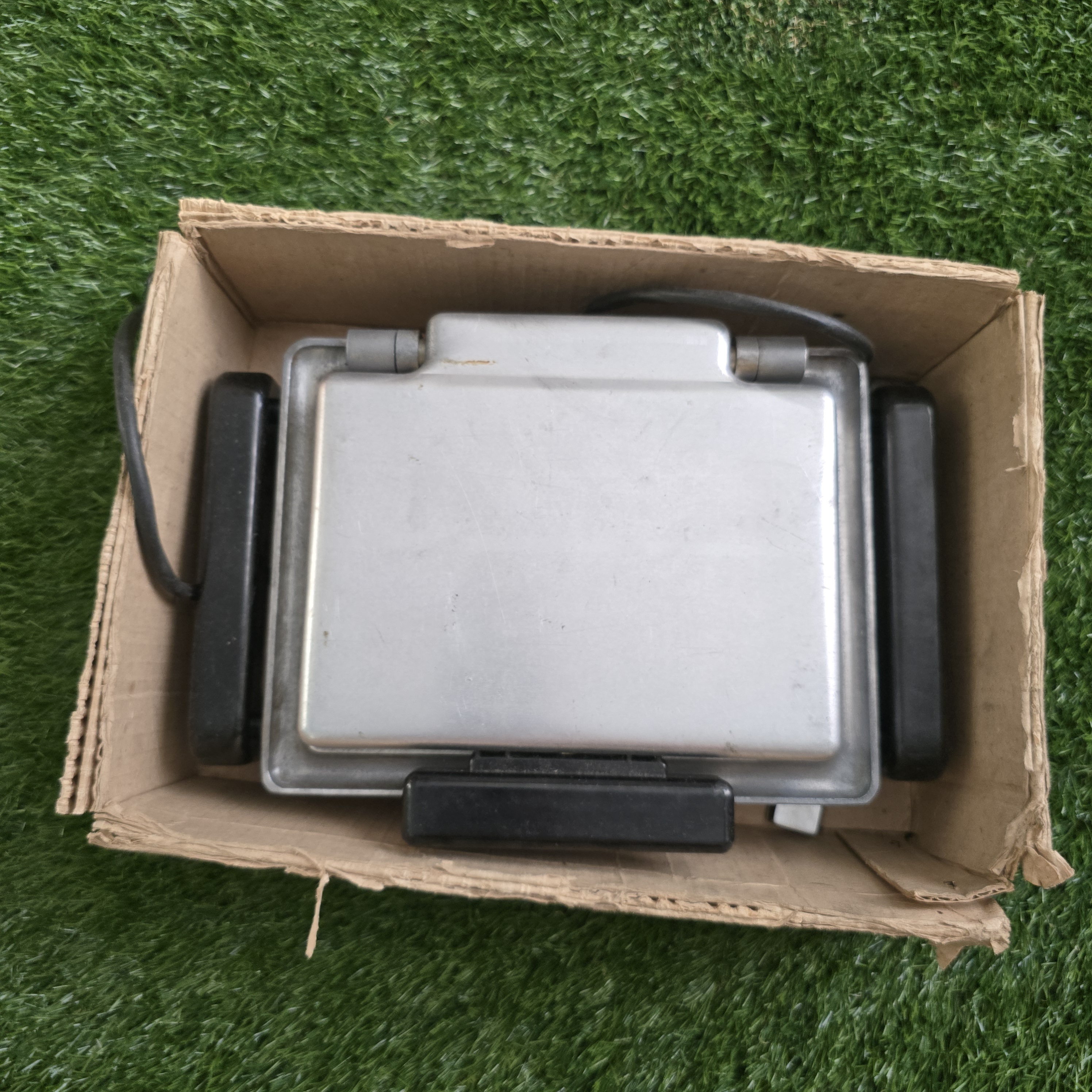 Senovinė elektrinė vaflinė su laidu ploniems vafliams