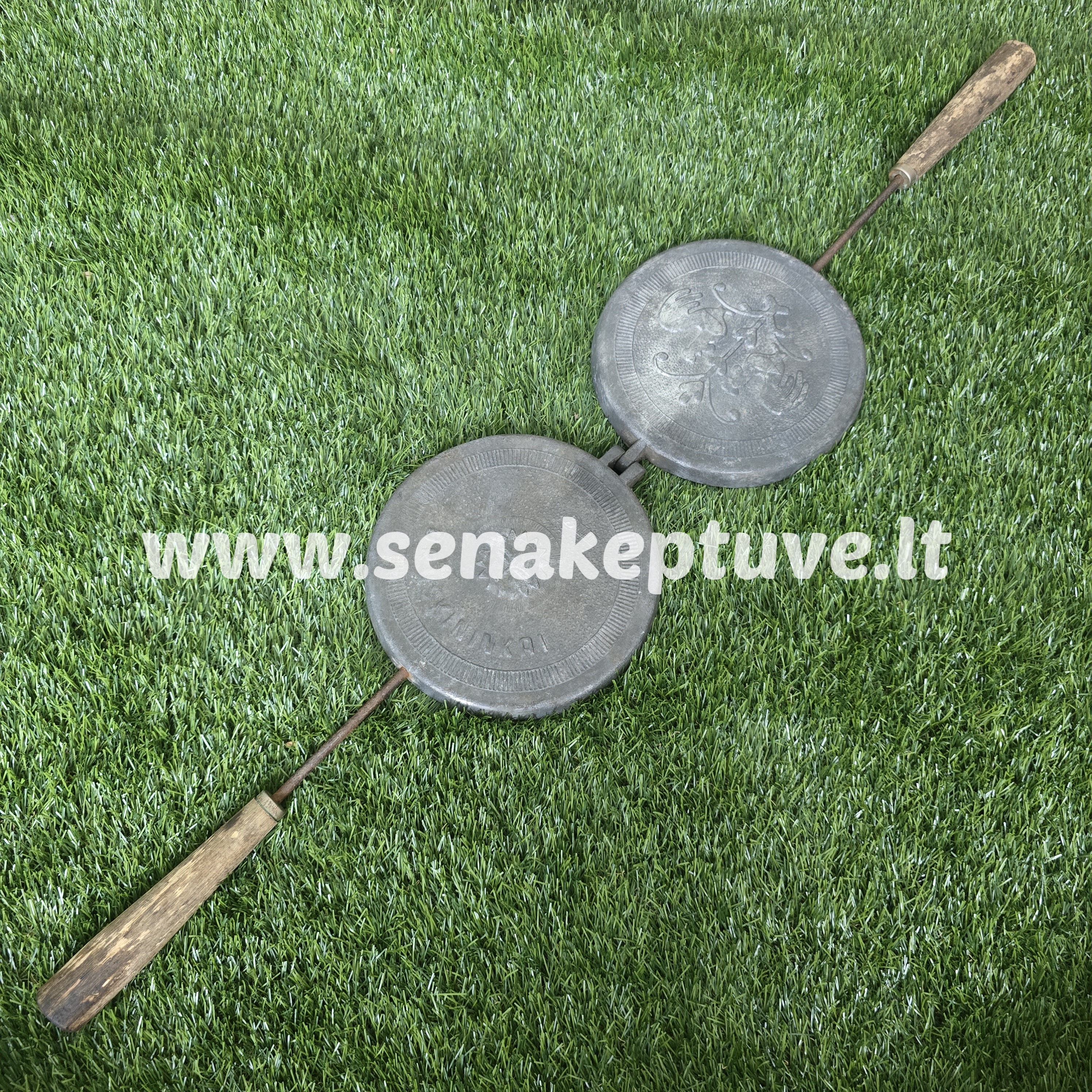 Senovinė gaidelių keptuvė