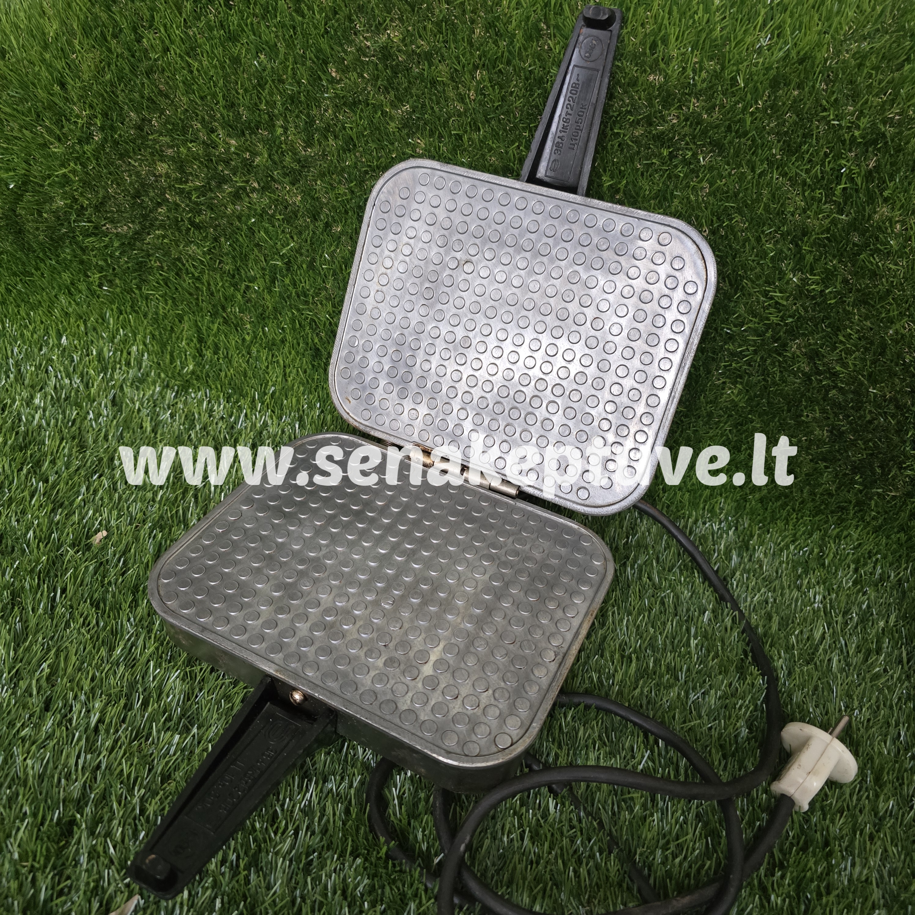 Senovinė elektrinė vaflinė su laidu