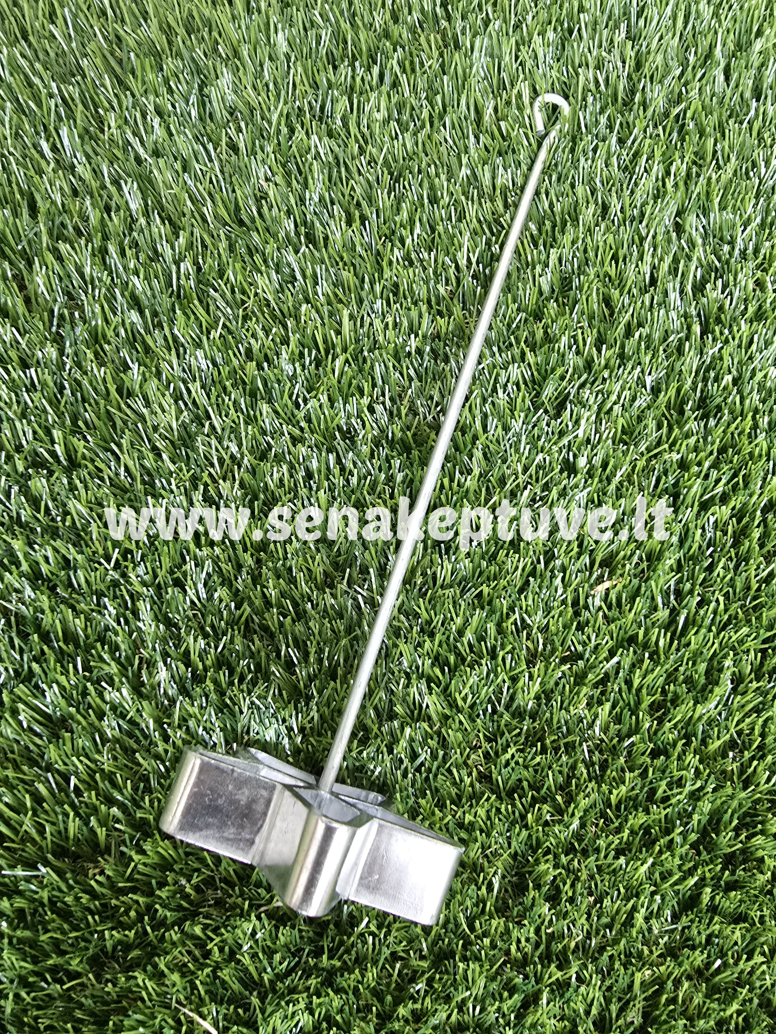 Šiuolaikinė žagarėlių formelė su koteliu