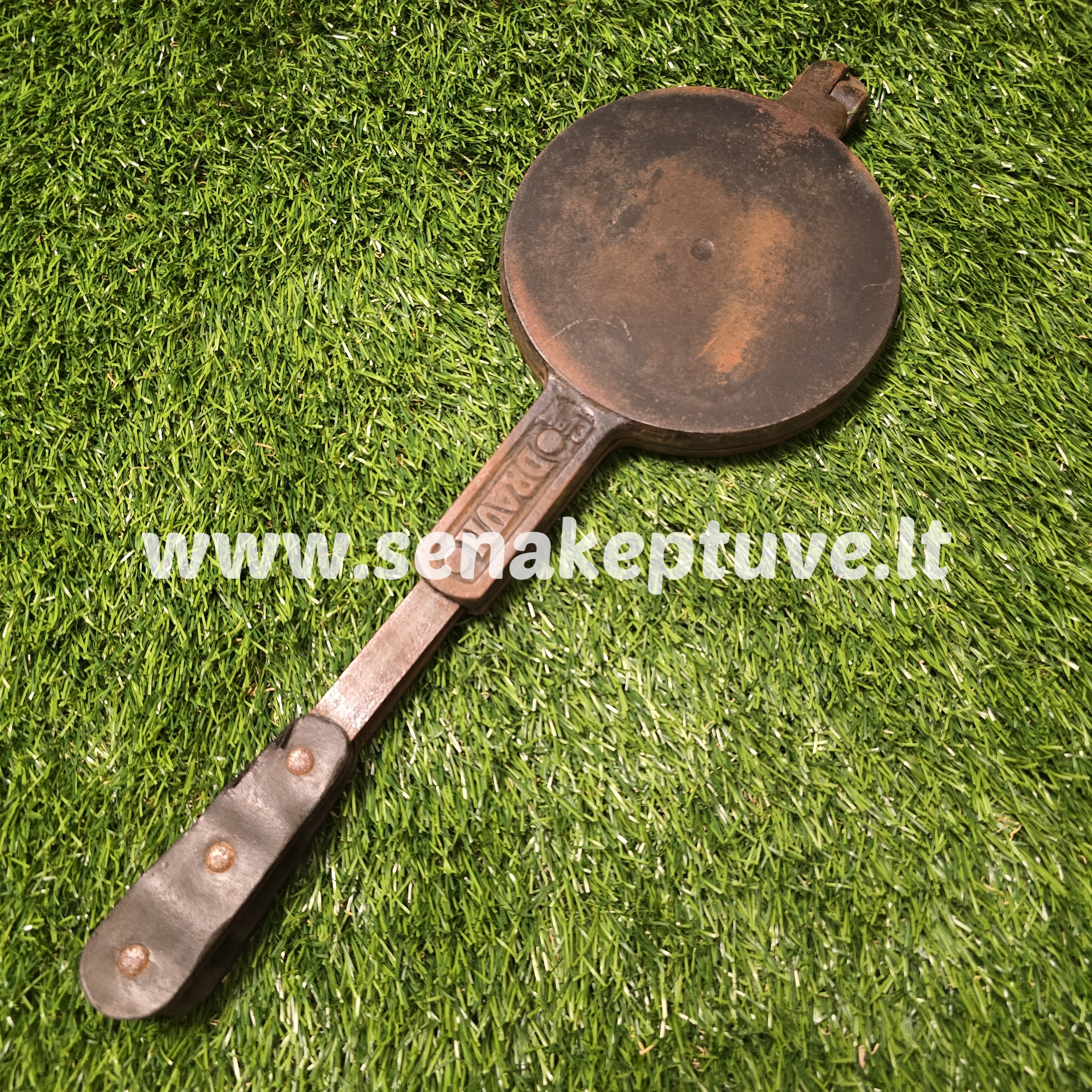 Senovinė ketaus plonų vaflių keptuvė