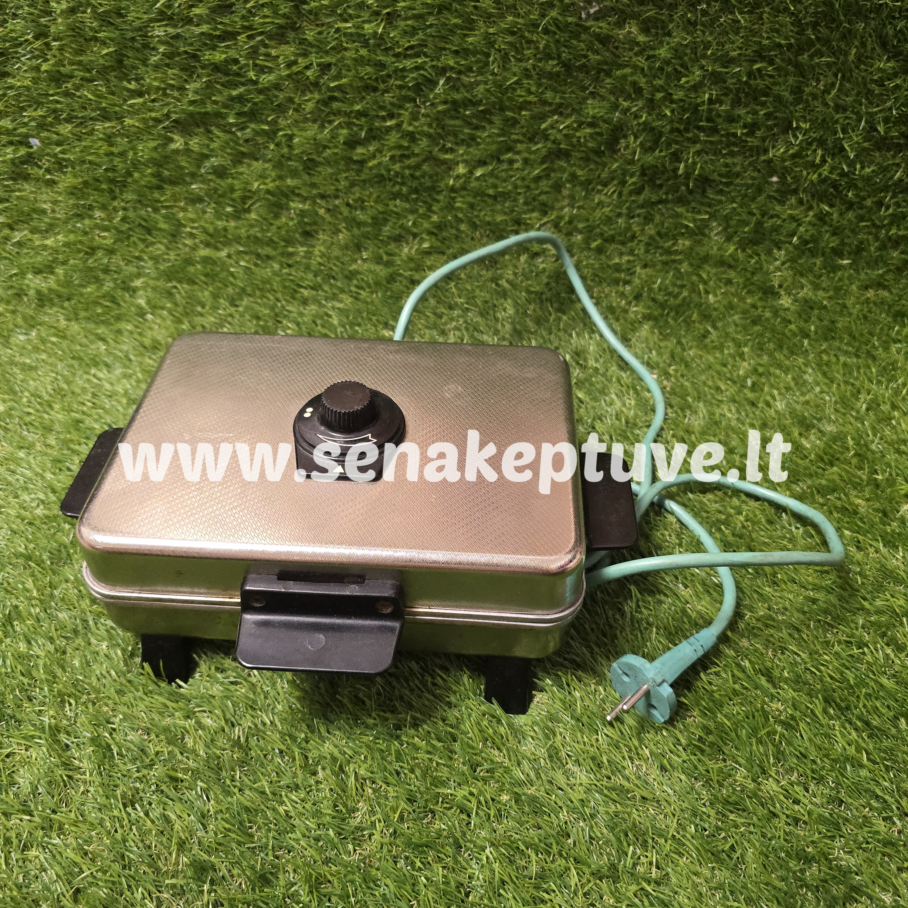 Senovinė elektrinė vaflinė su laidu