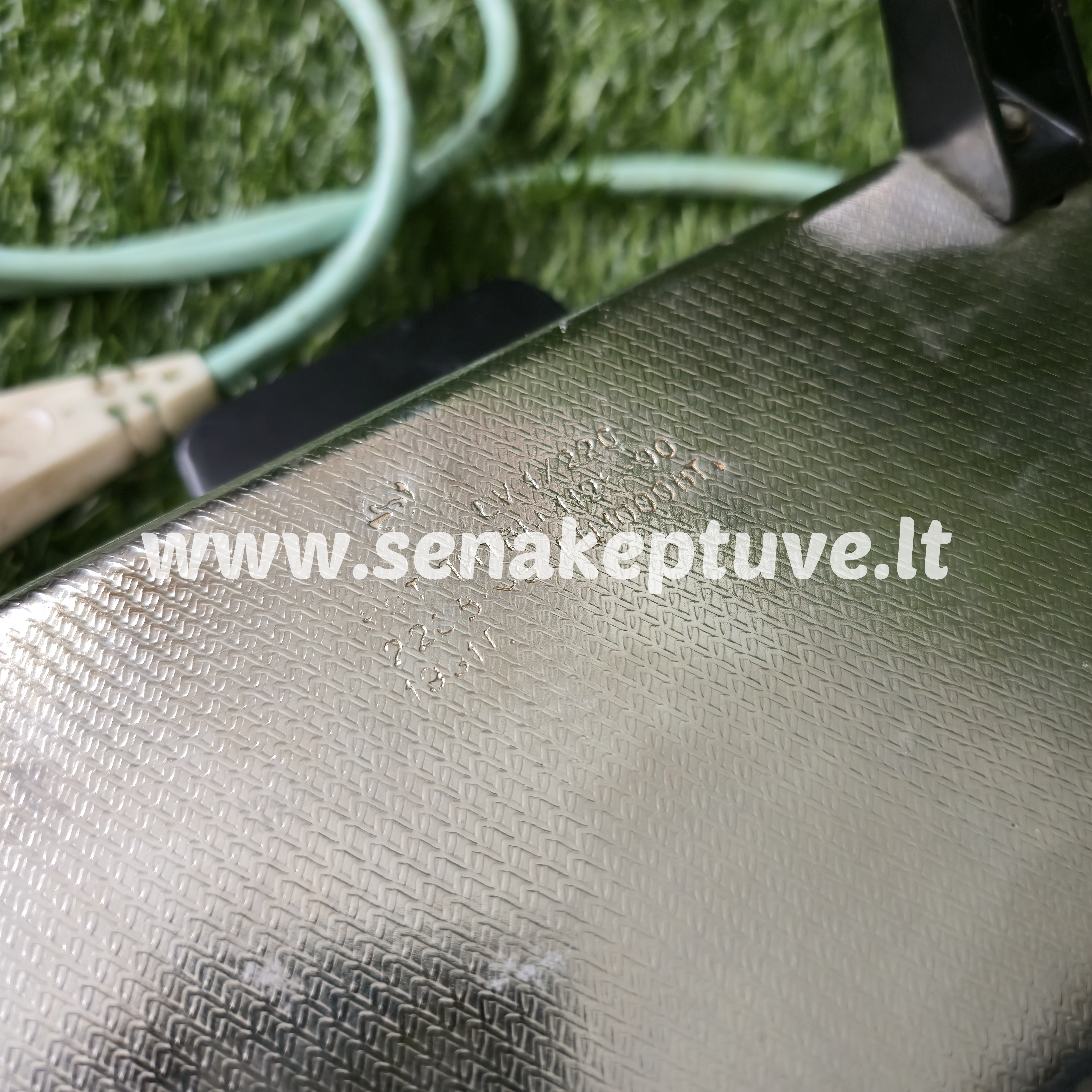 Senovinė elektrinė vaflinė su laidu