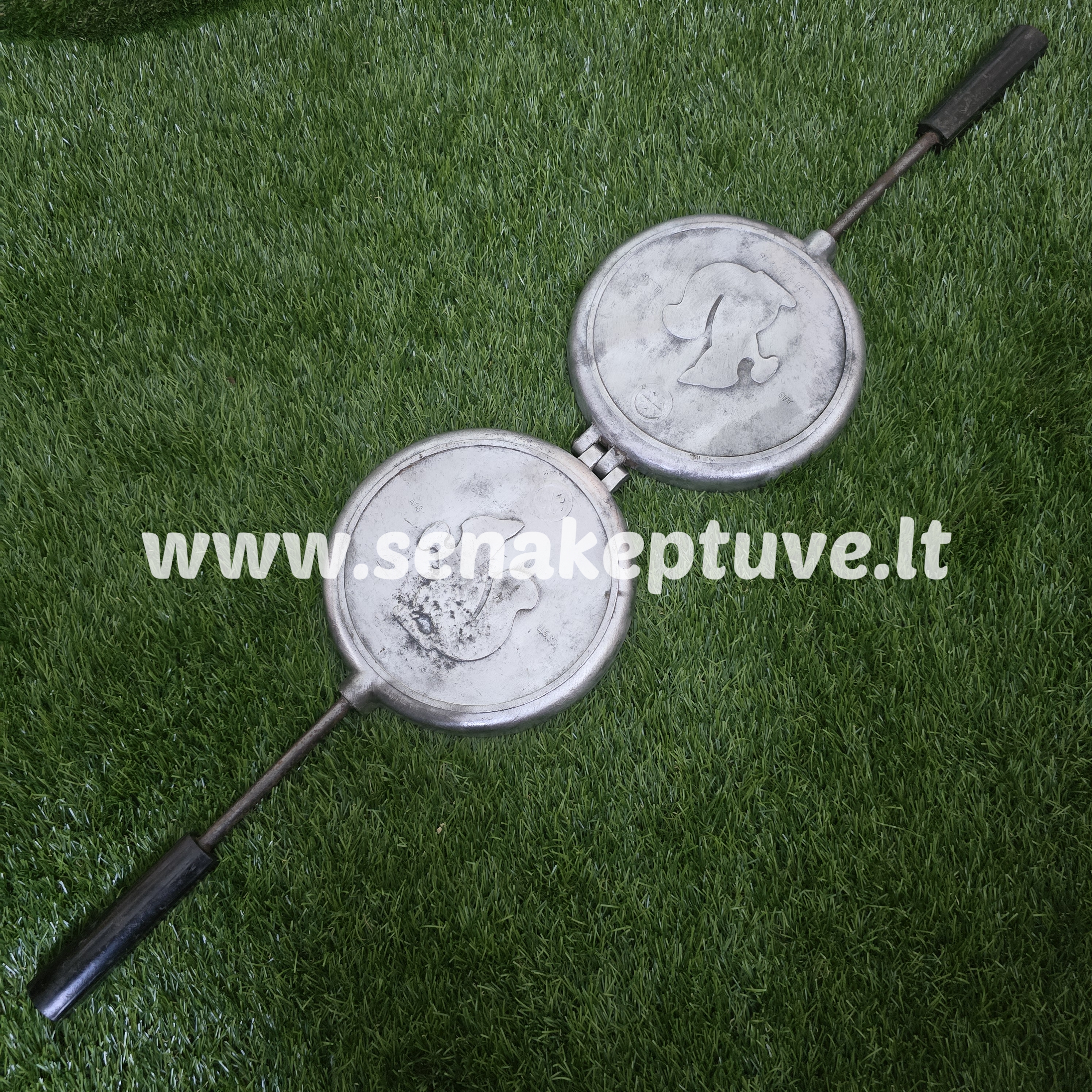 Senovinė asorti keptuvė (2 voveraitės ir 3 grybukai)