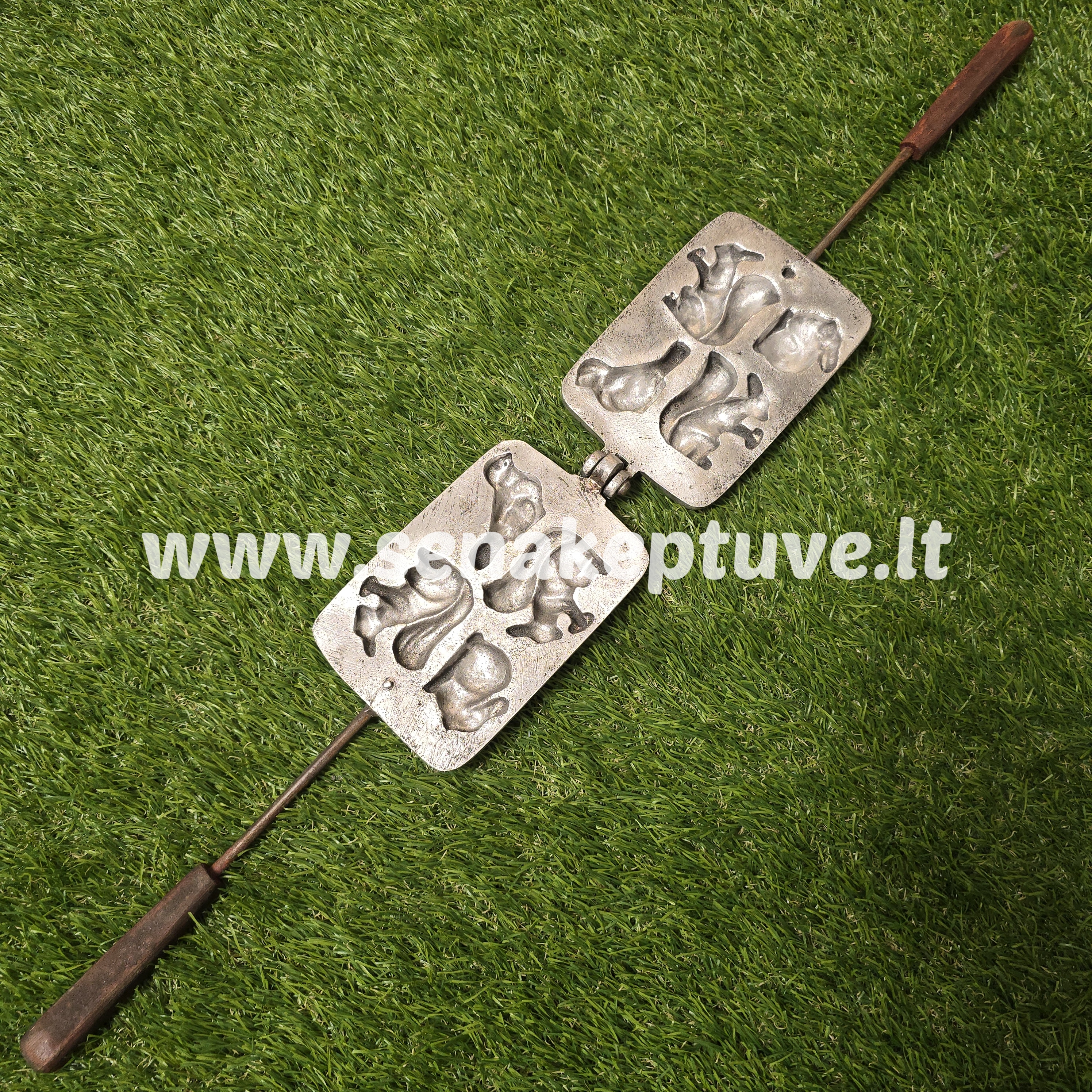 Senovinė asorti keptuvė (paukštelis, zuikutis, 2 voverės)