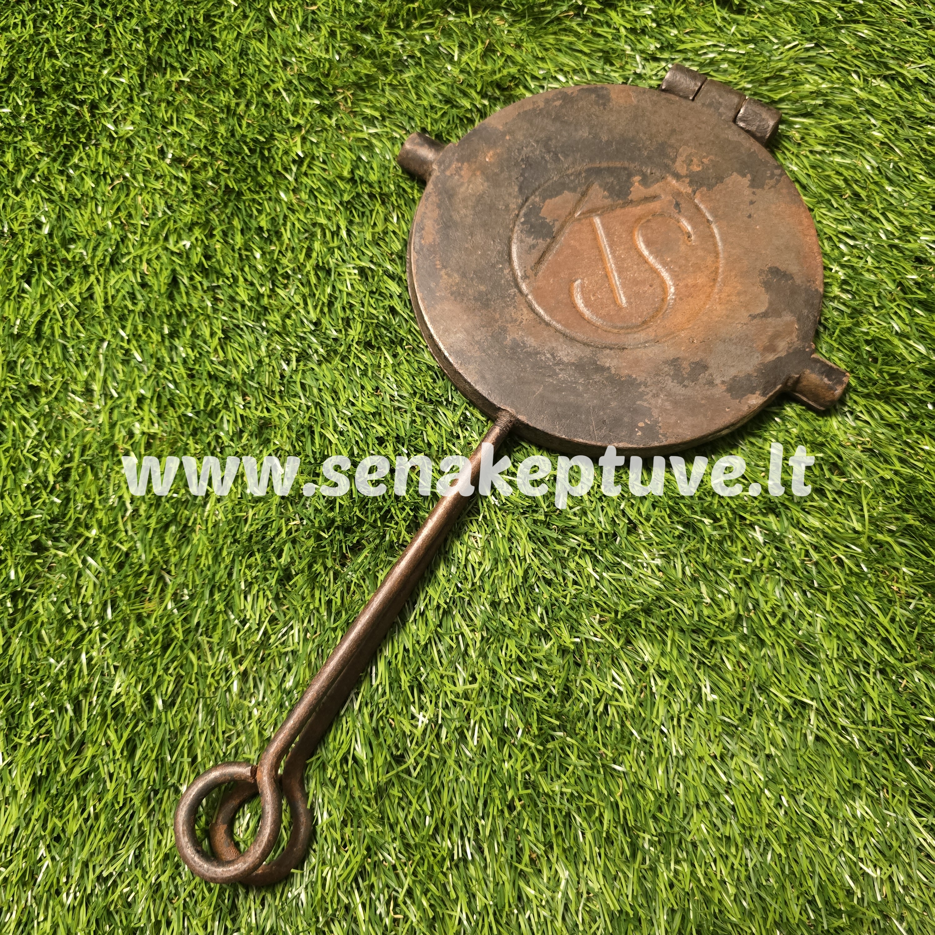 Senovinė ketaus plonų vaflių keptuvė