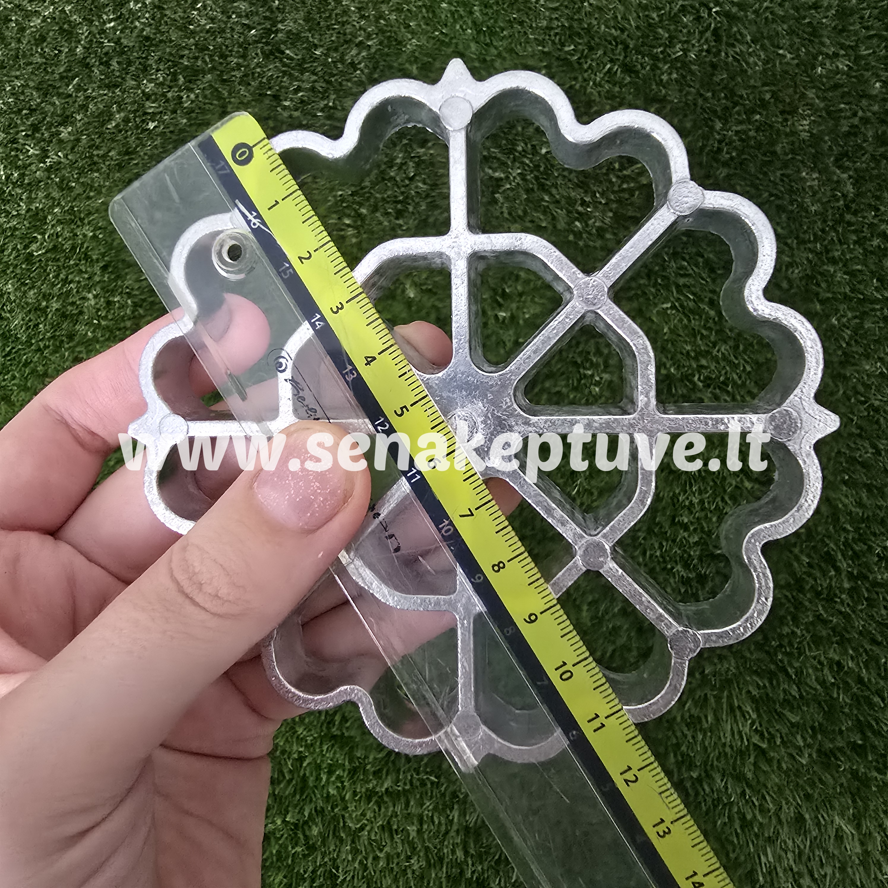 Šiuolaikinė žagarėlių formelė su koteliu