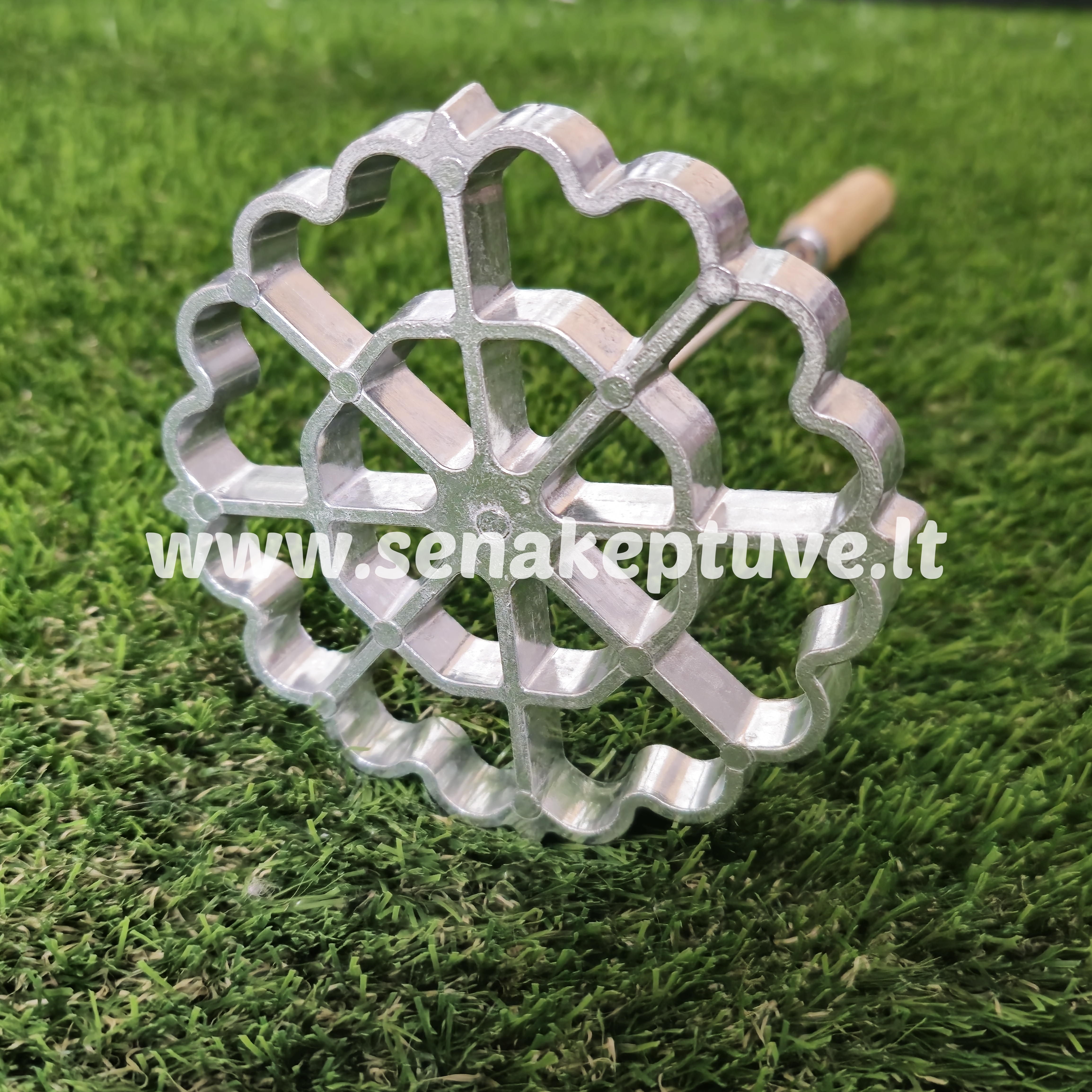 Šiuolaikinė žagarėlių formelė su koteliu