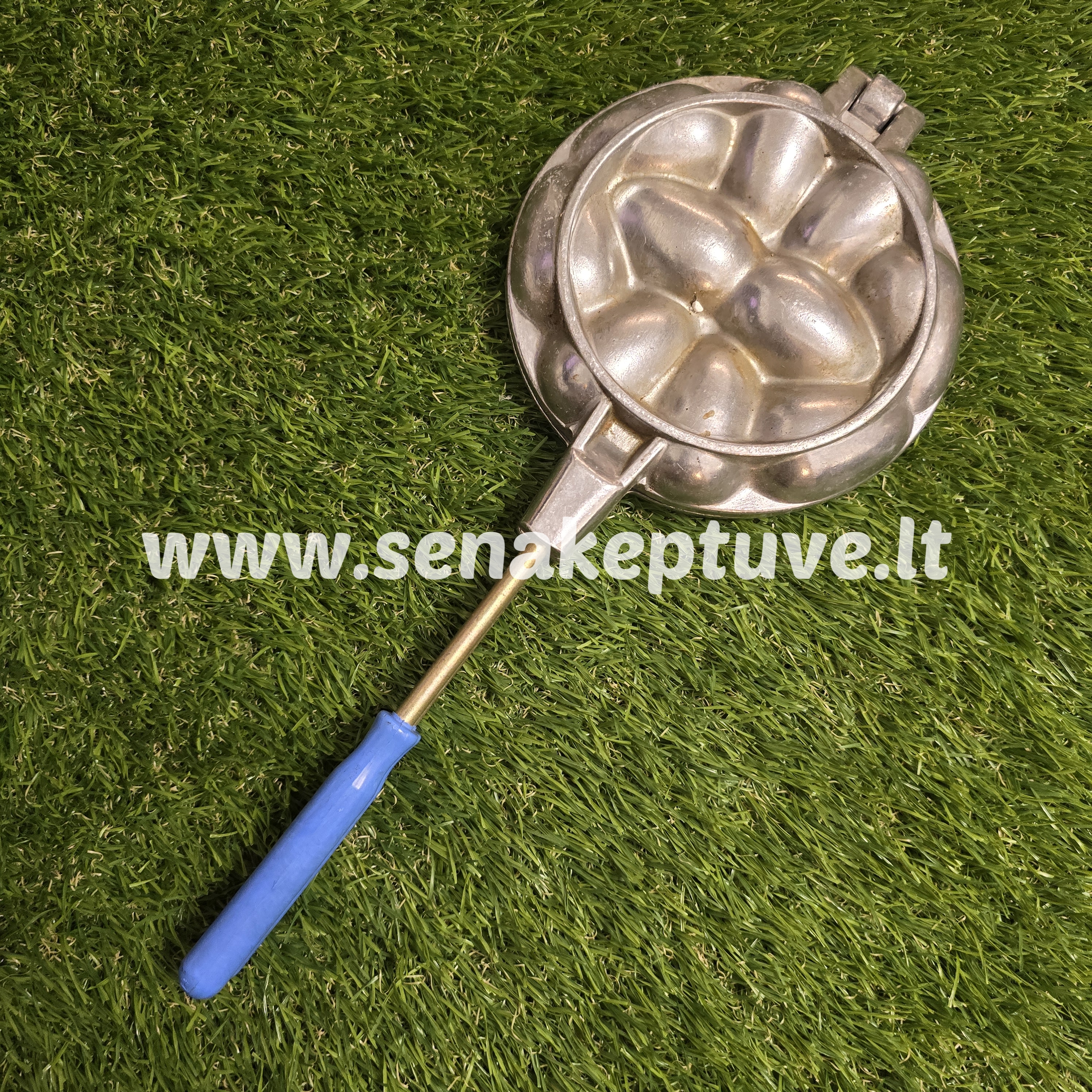 Senovinė kankorėžių keptuvė