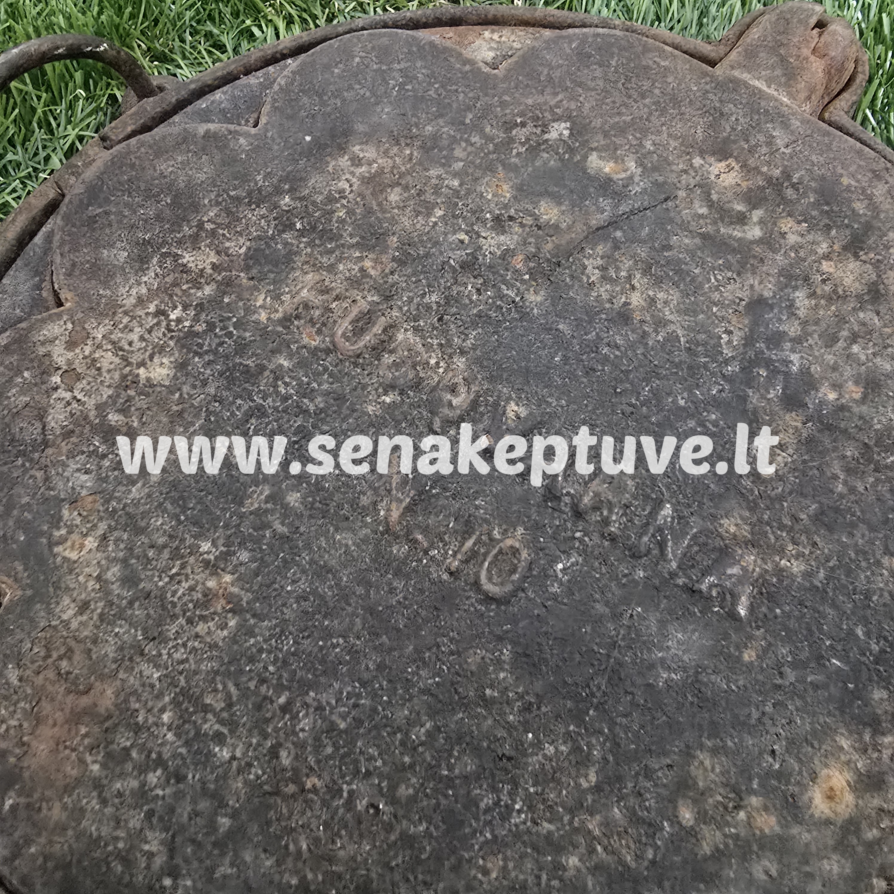 Senovinė ketaus vartoma čirvinių blynų keptuvė Husqvarna su žiedu ir rankena