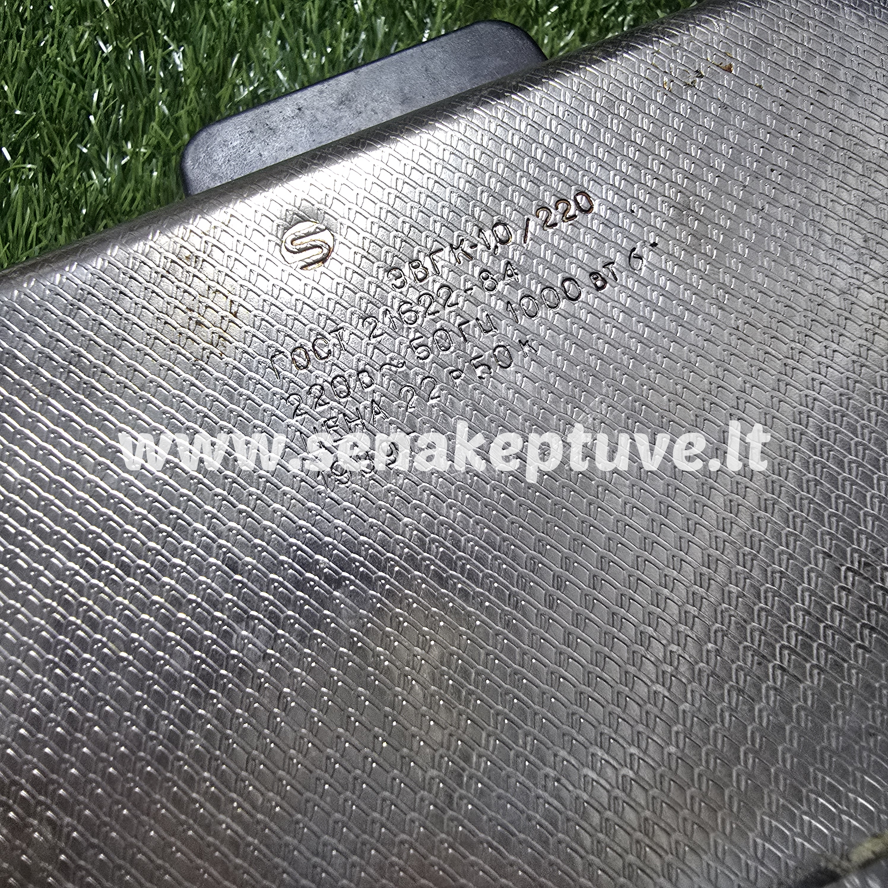 Senovinė elektrinė vaflinė su laidu