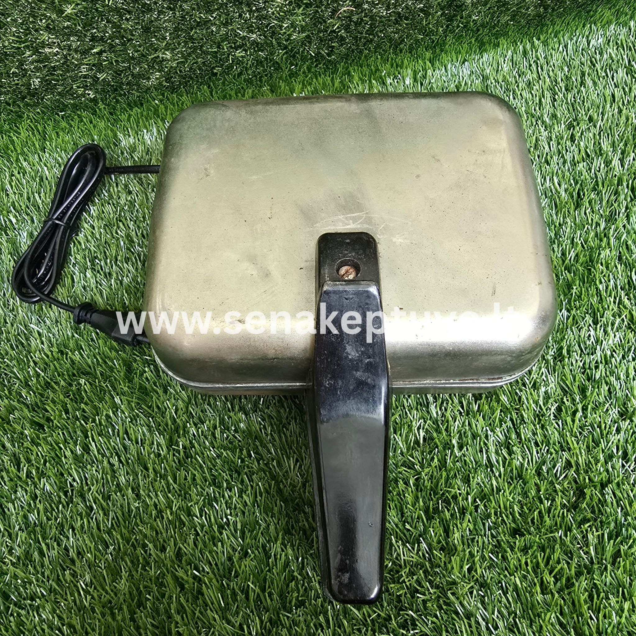 Senovinė elektrinė vaflinė su laidu