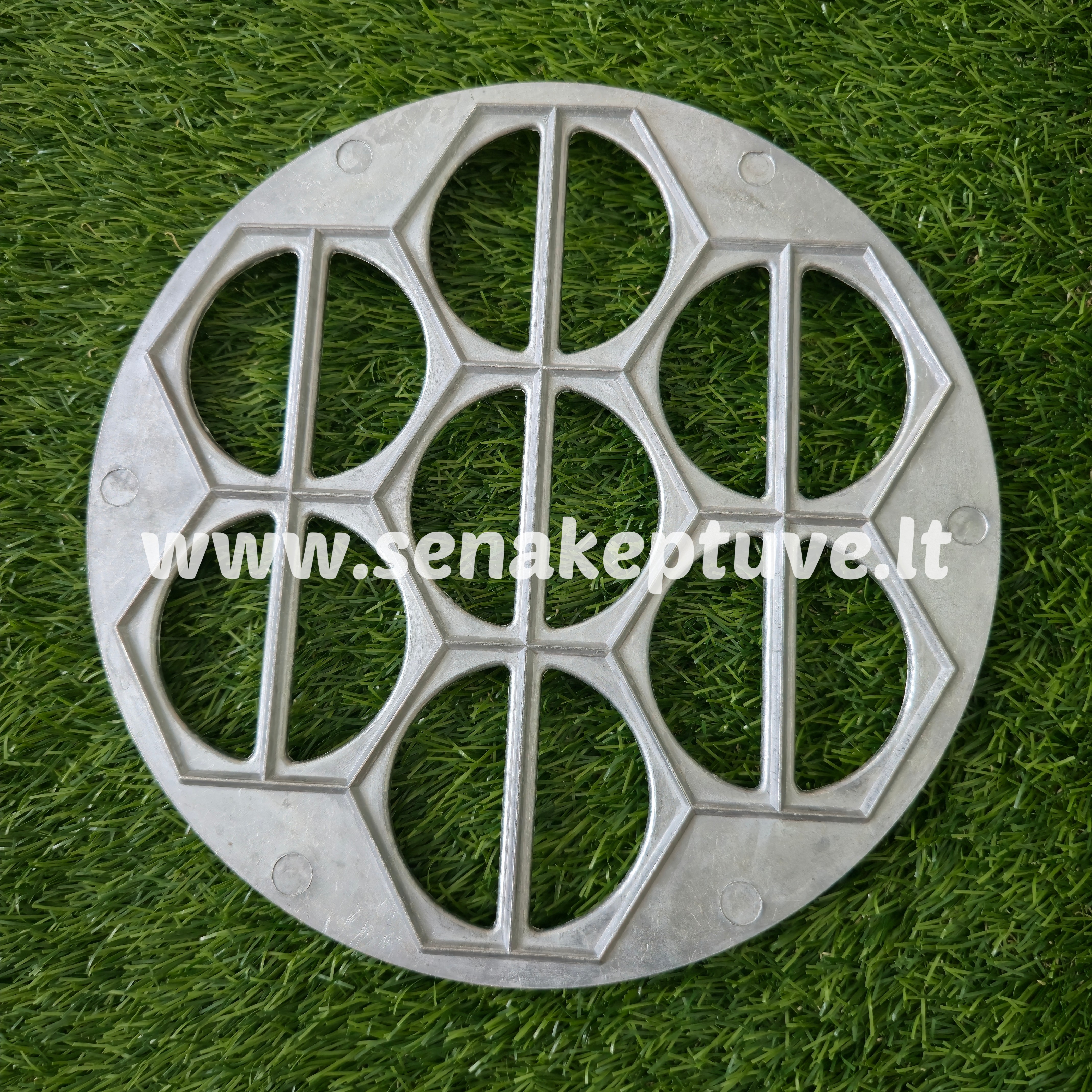 Senovinė koldūnų kepimo forma