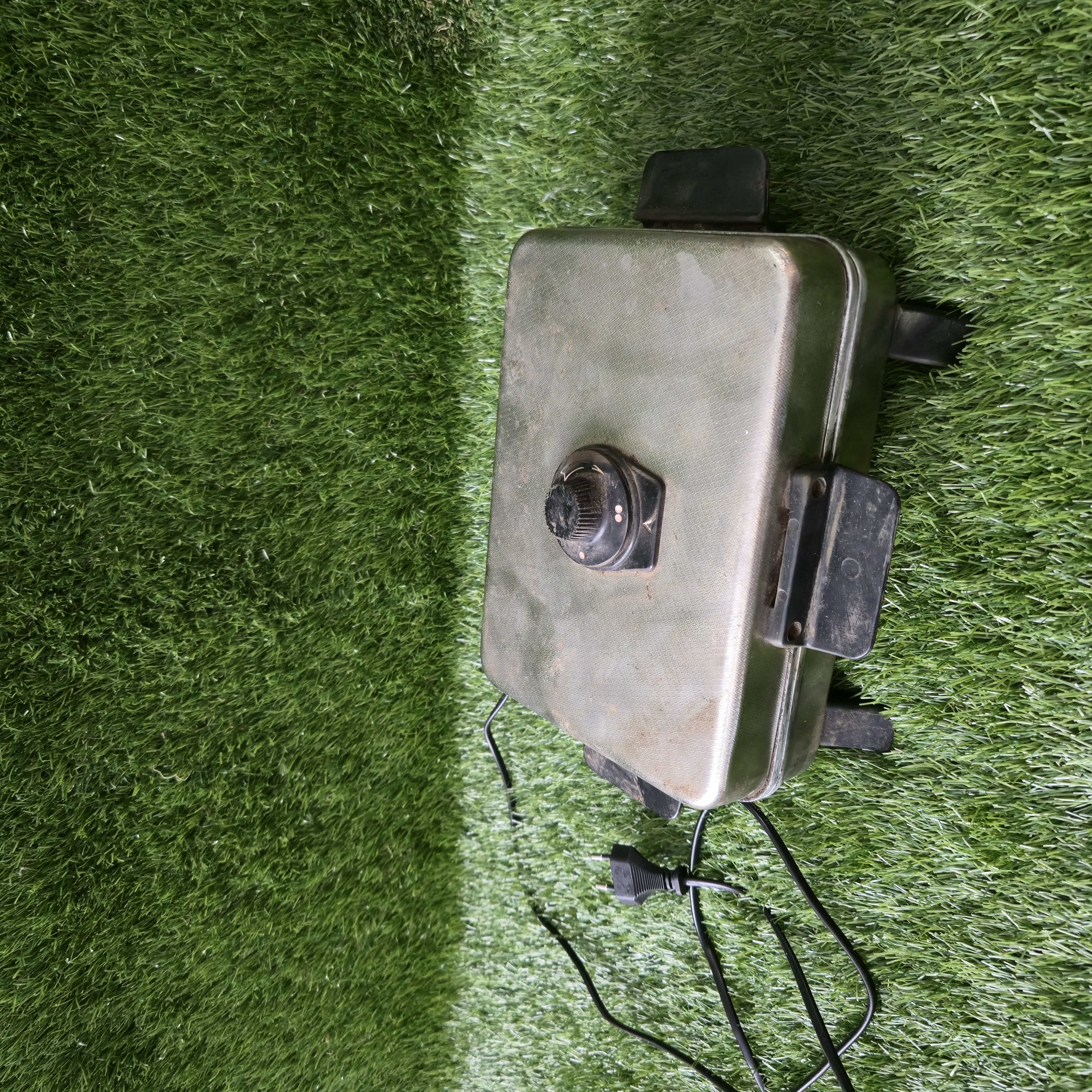 Senovinė elektrinė vaflinė su laidu (suklijuota rankenėlė)