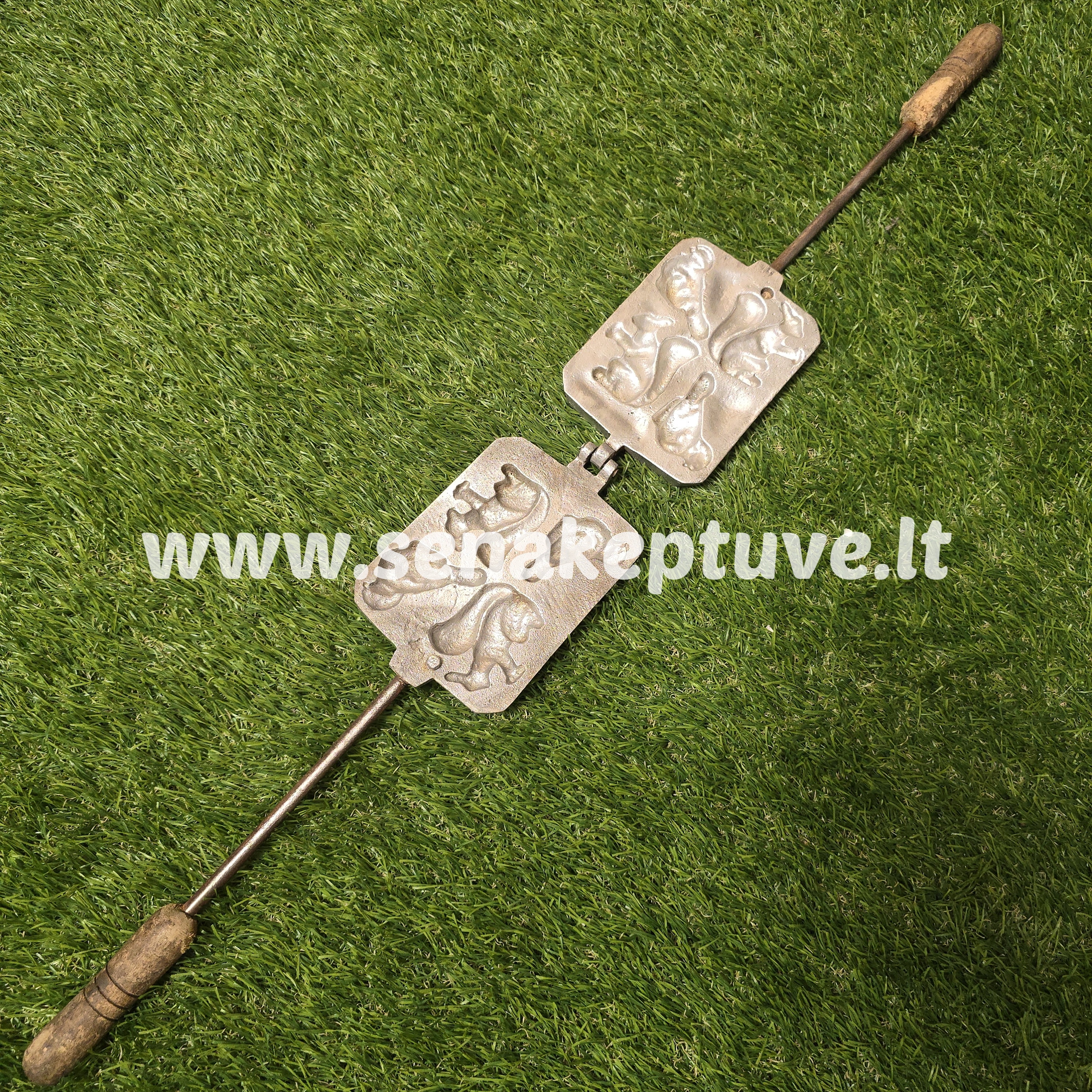 Senovinė asorti keptuvė (paukštelis, zuikutis, 2 voverės)