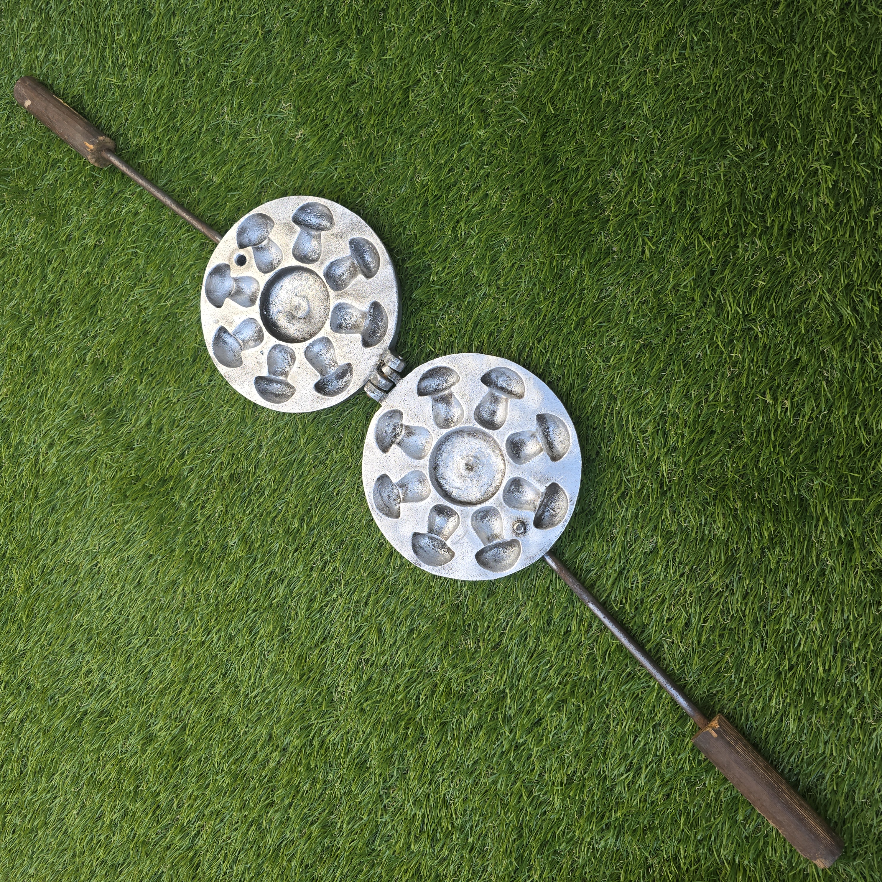 Senovinė grybukų keptuvė