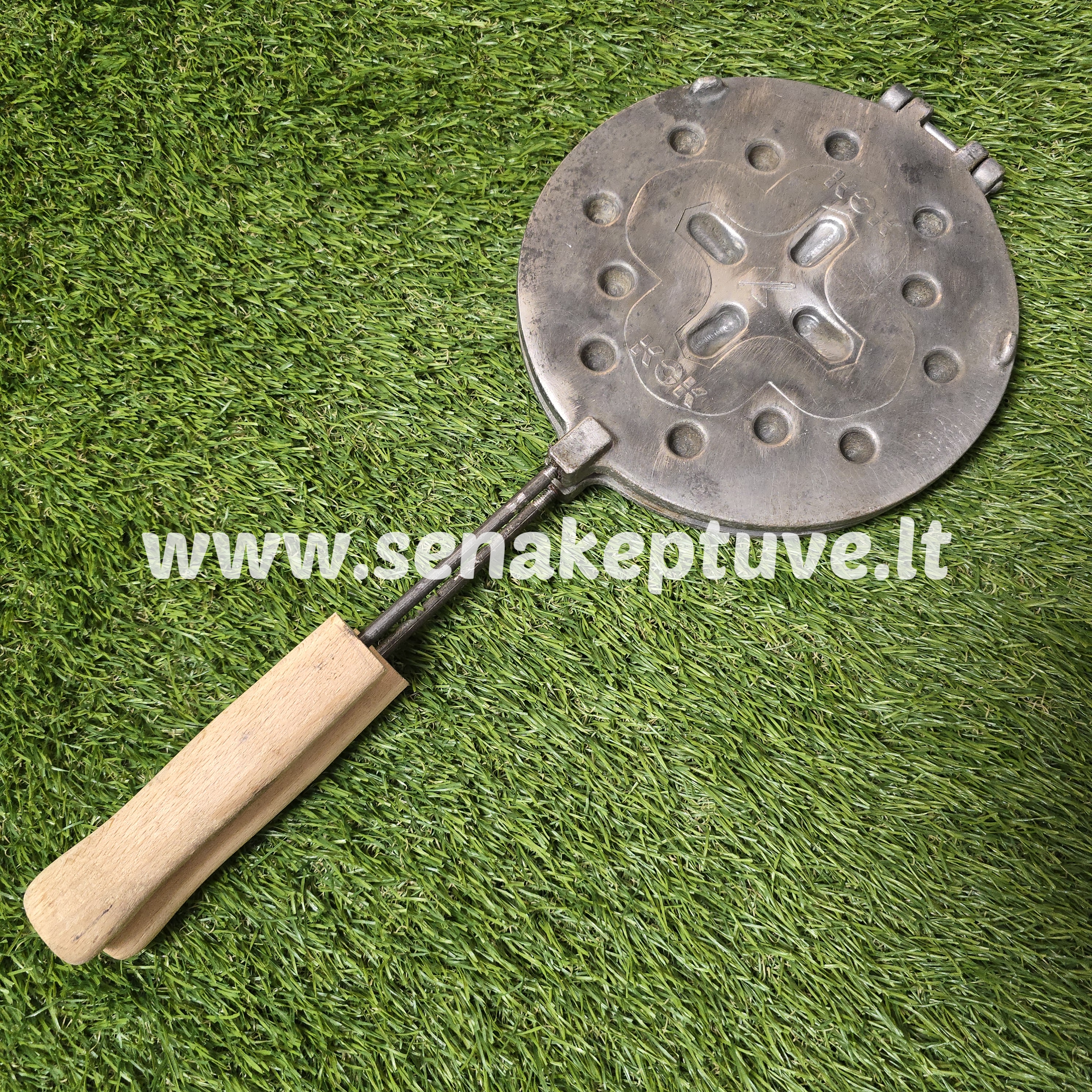 Senovinė asorti (4 kriauklės, 12 riešutėlių) keptuvė