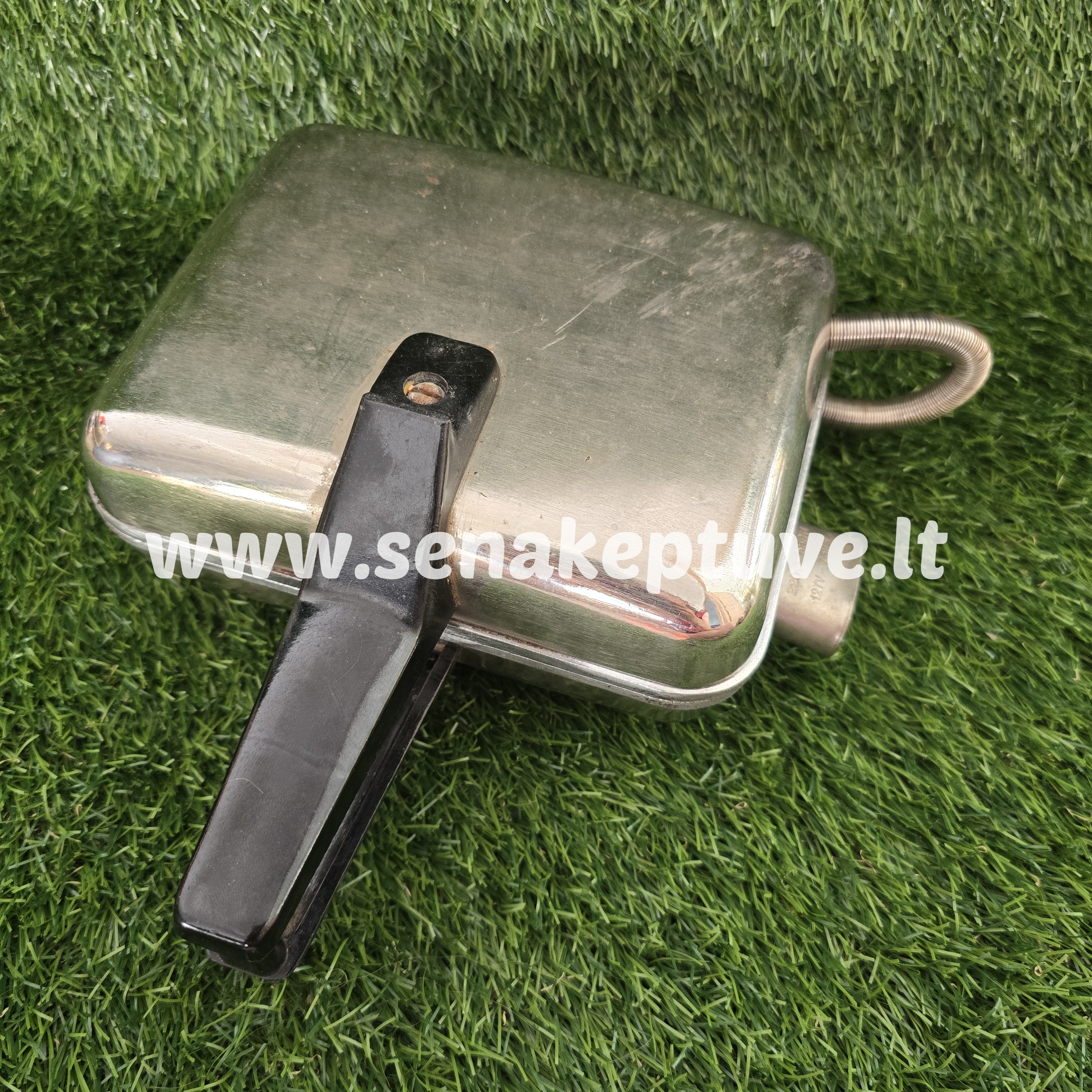 Senovinė elektrinė vaflinė su laidu