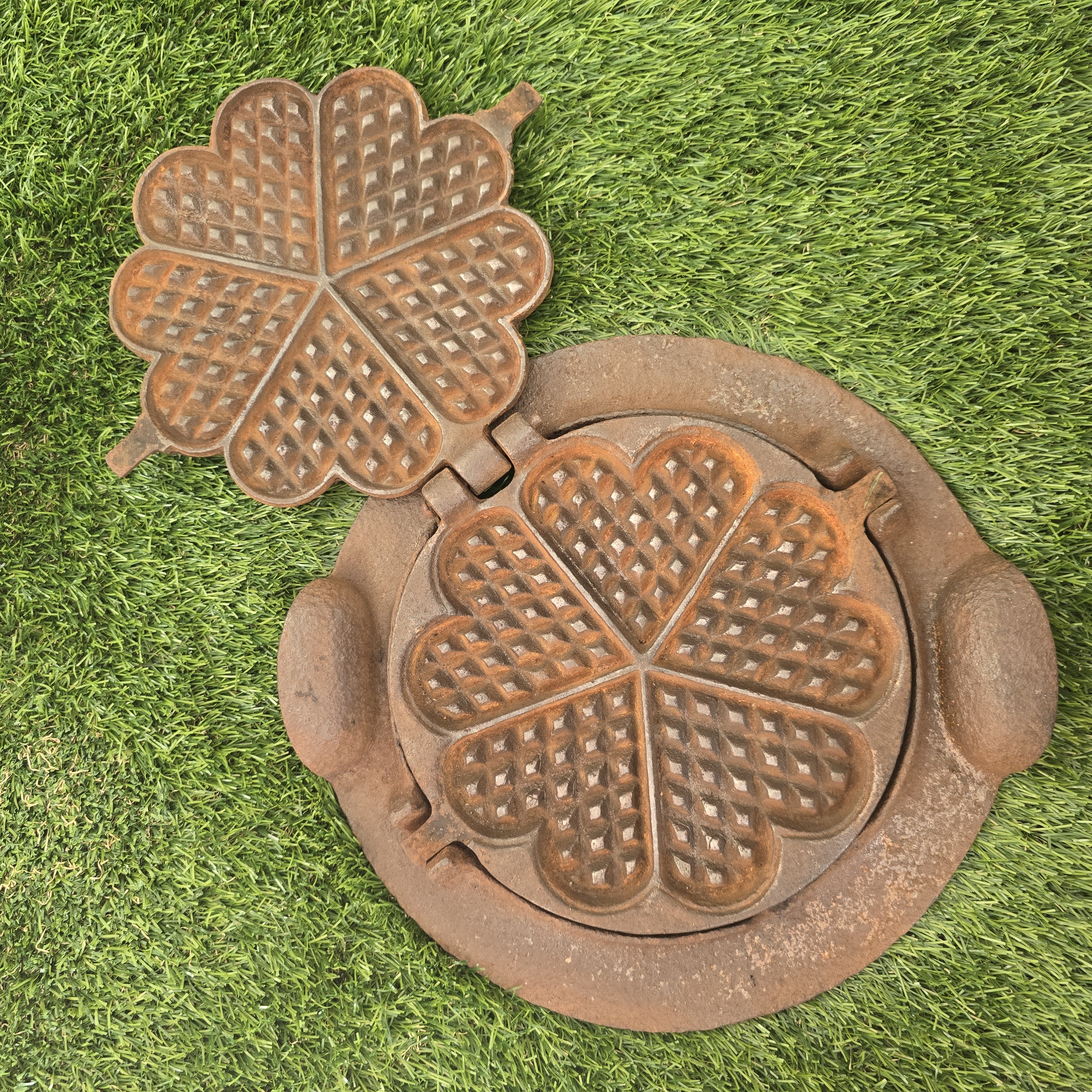 Senovinė vartoma čirvinių blynų keptuvė su rinkėmis