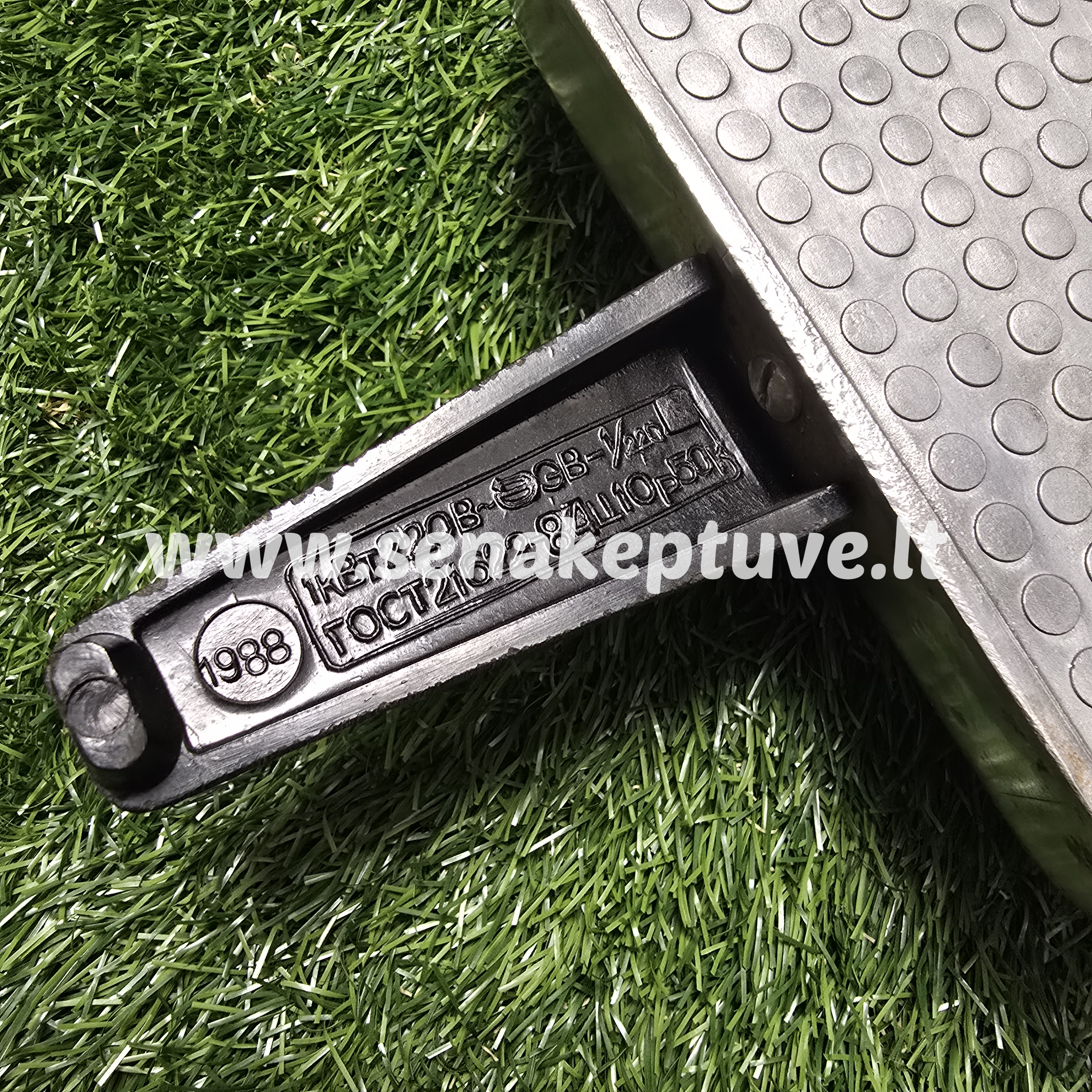 Senovinė elektrinė vaflinė su laidu