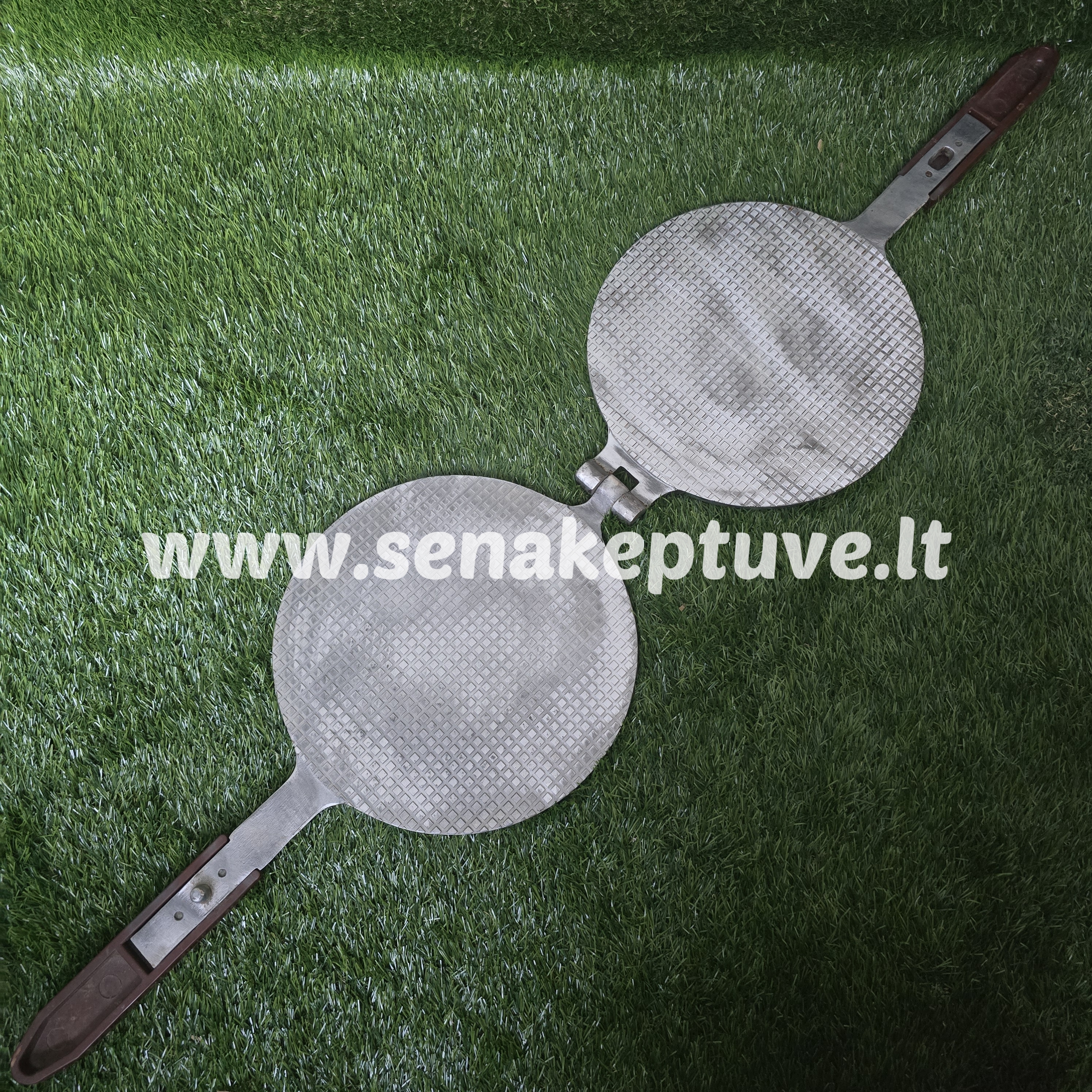 Senovinė vaflių keptuvė