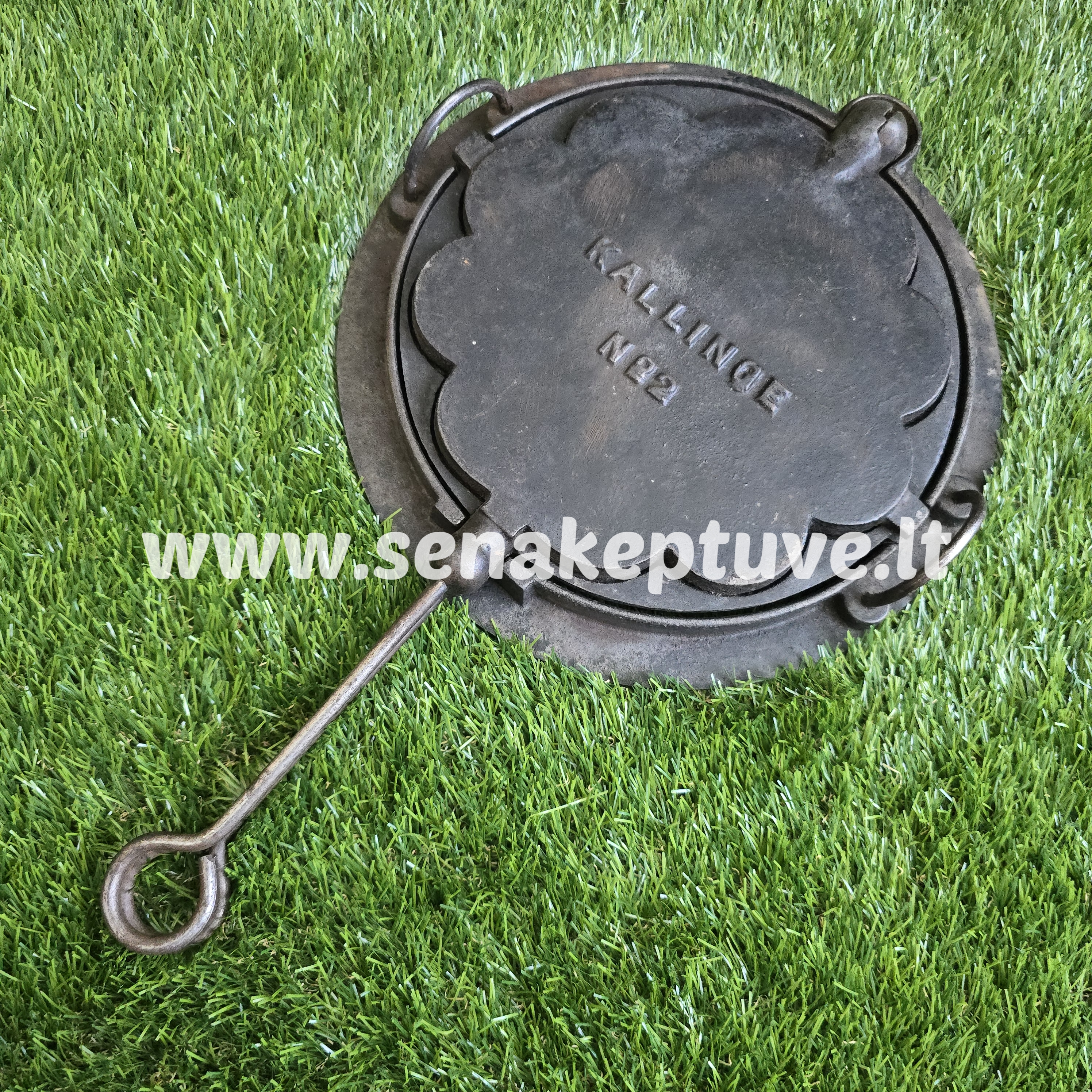 Senovinė ketaus vartoma čirvinių blynų keptuvė su žiedu