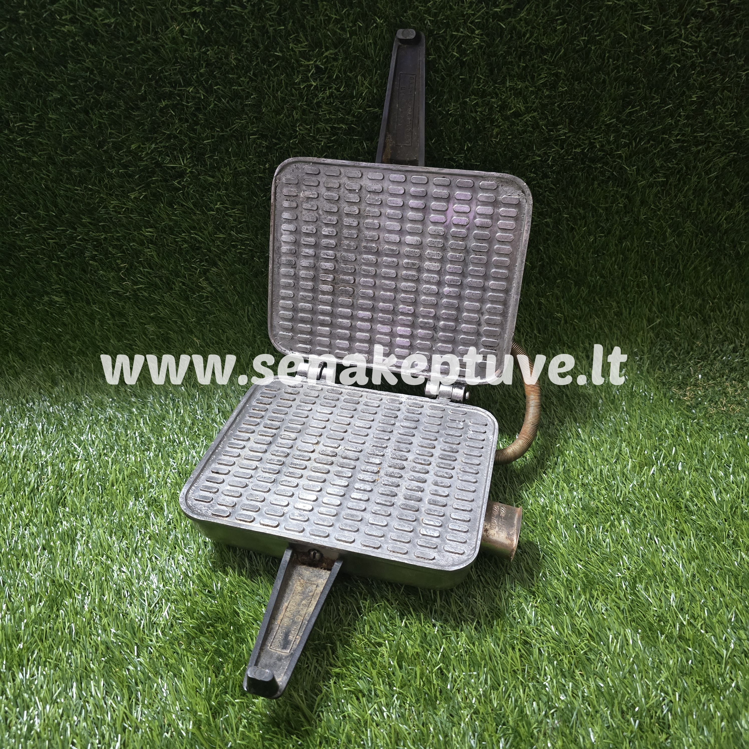 Senovinė elektrinė vaflinė su laidu