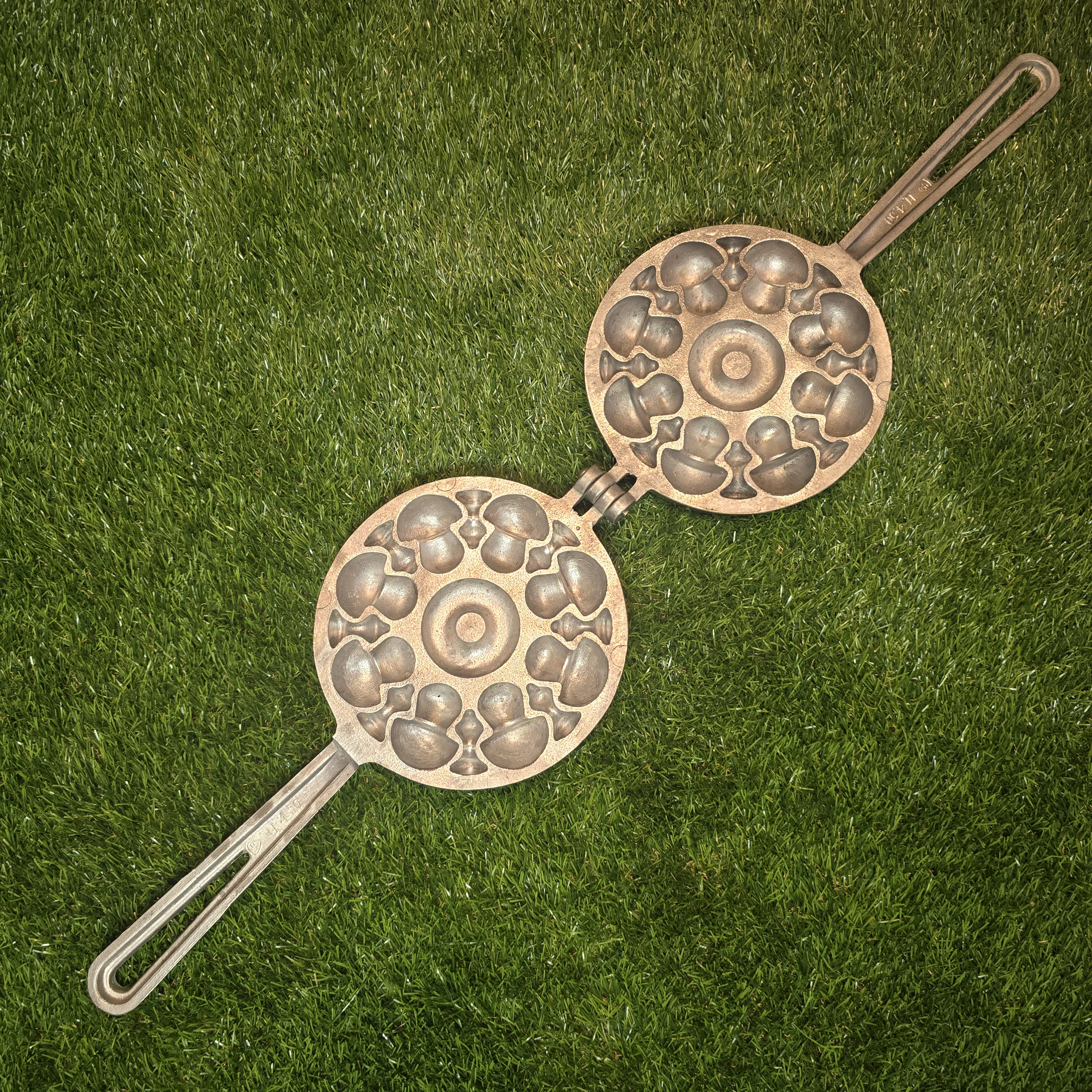 Senovinė grybukų keptuvė