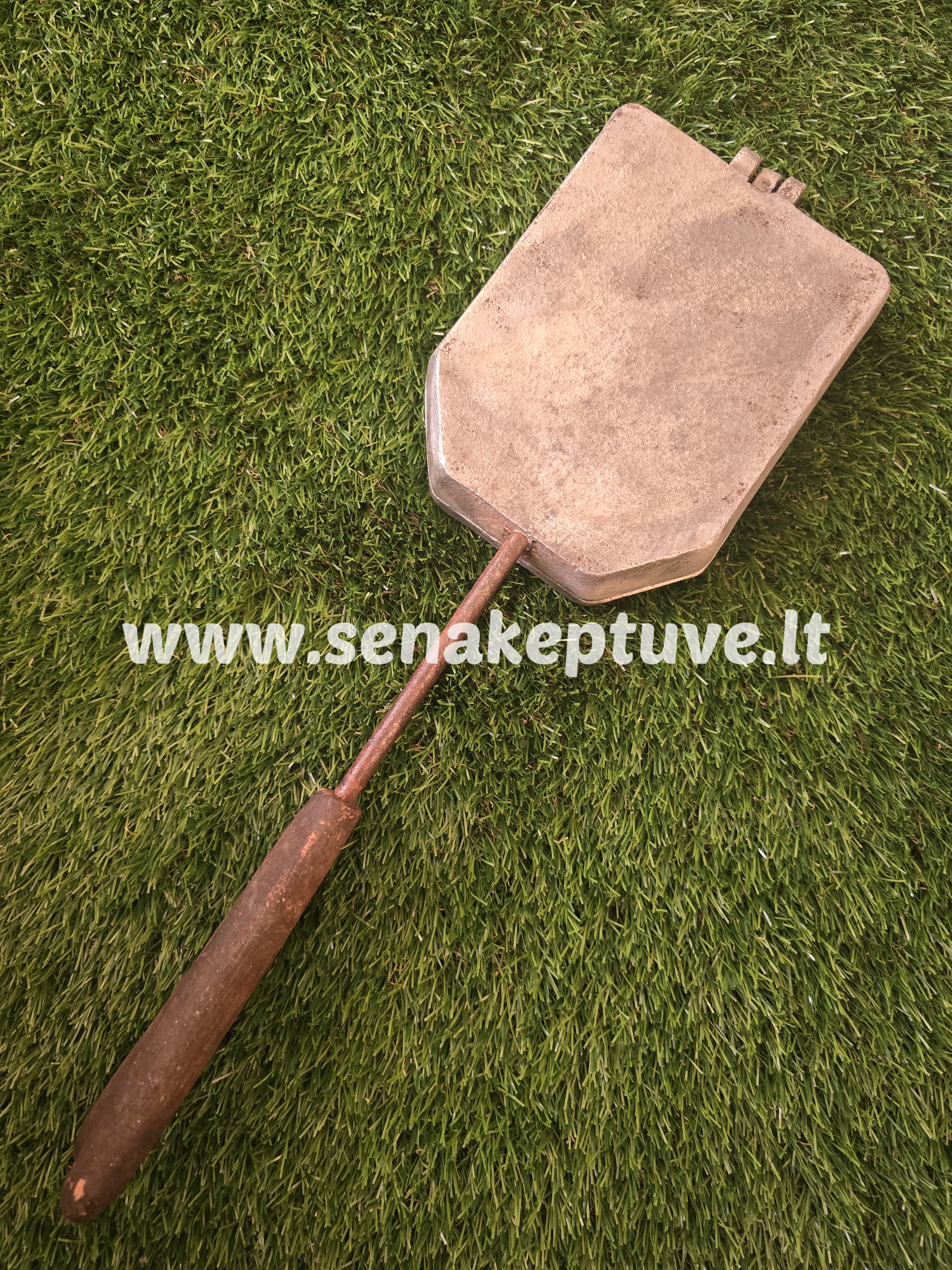 Labai reta senovinė paukštelių keptuvė