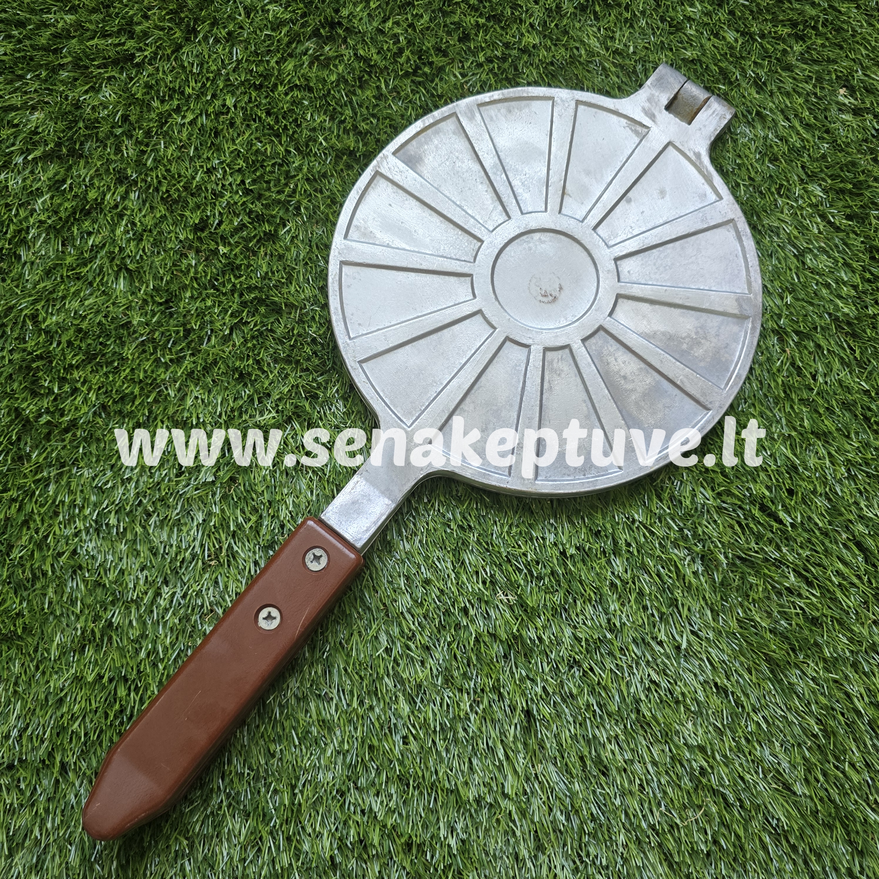 Senovinė vaflių keptuvė