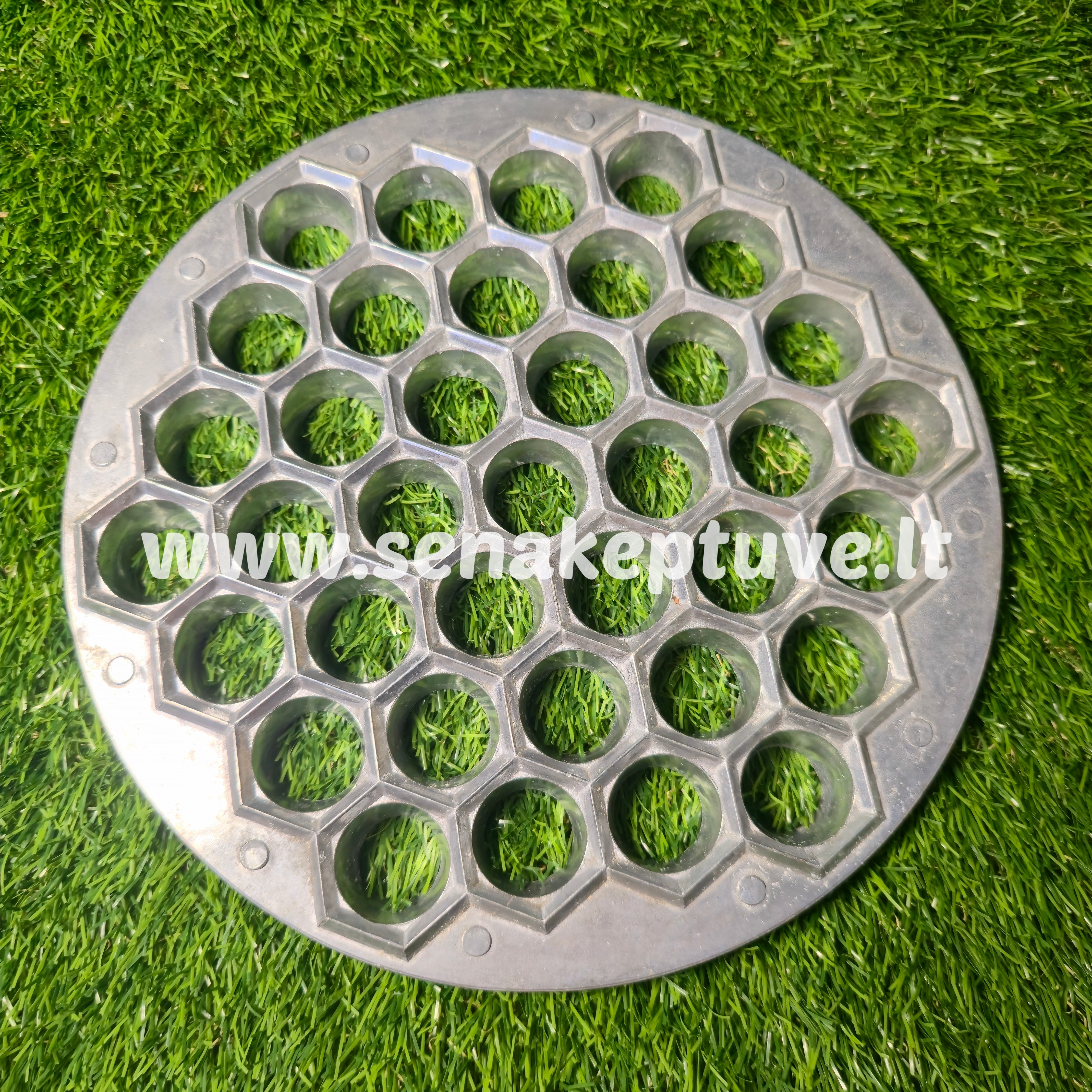 Senovinė koldūnų kepimo forma