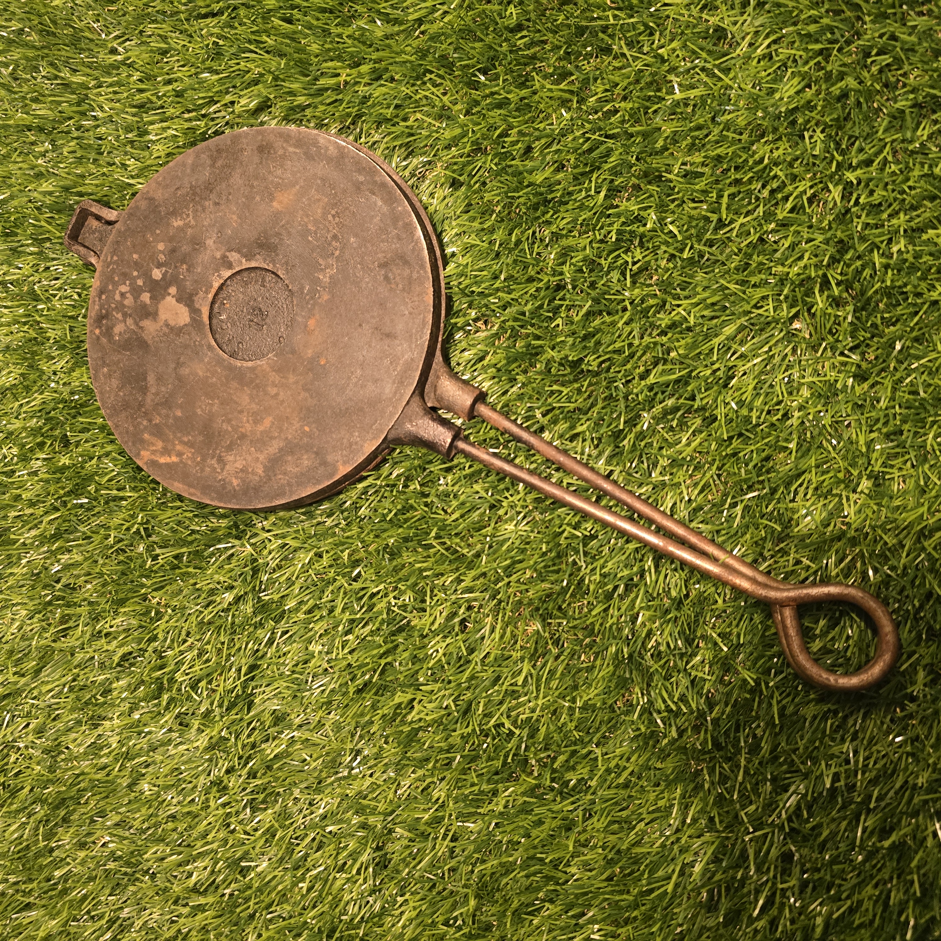 Ketaus plonų vaflių keptuvė