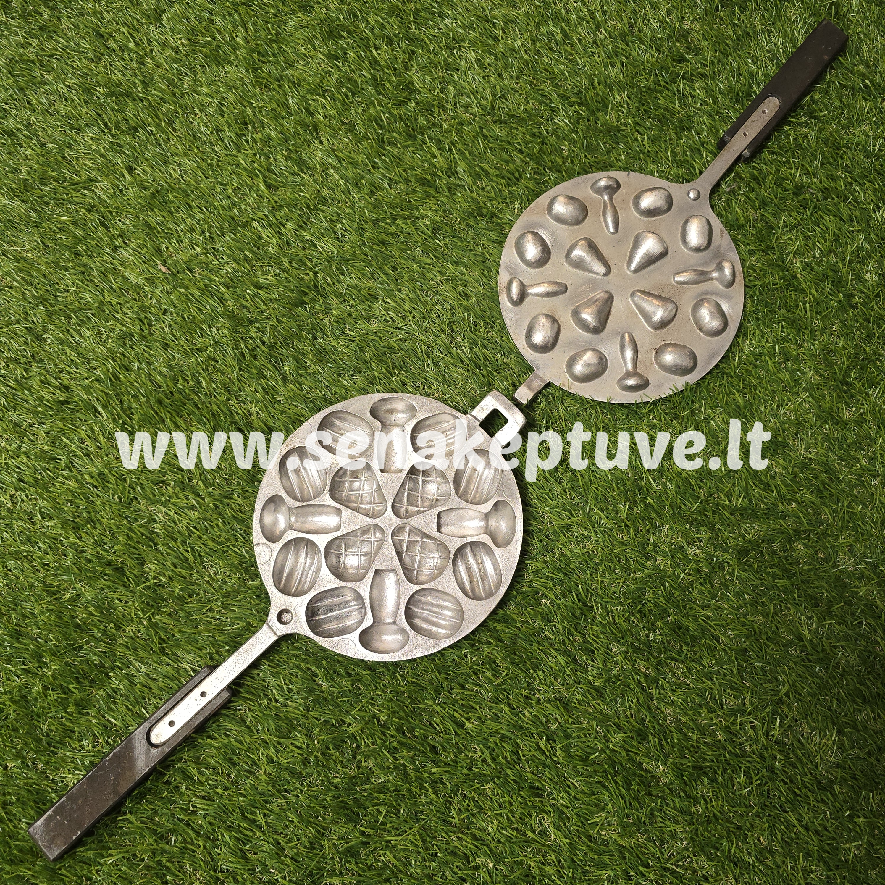 Senovinė asorti (4 grybukai, 4 kankorėžiai, 8 riešutėliai) keptuvė