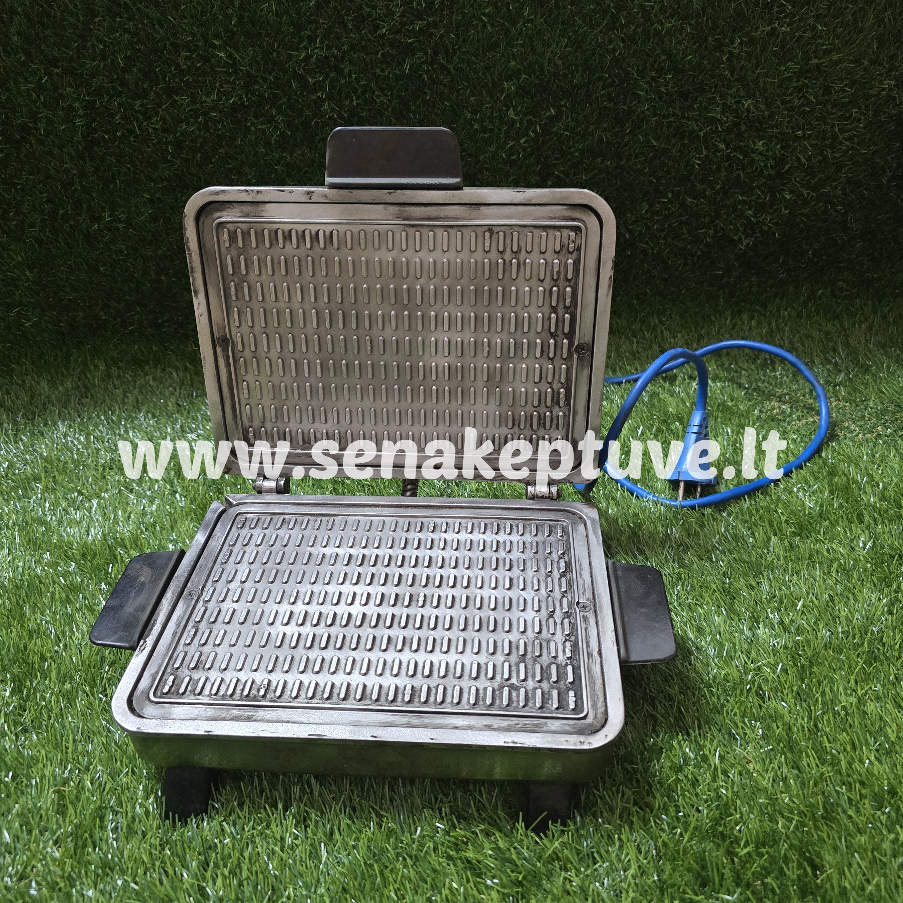 Senovinė elektrinė vaflinė su laidu