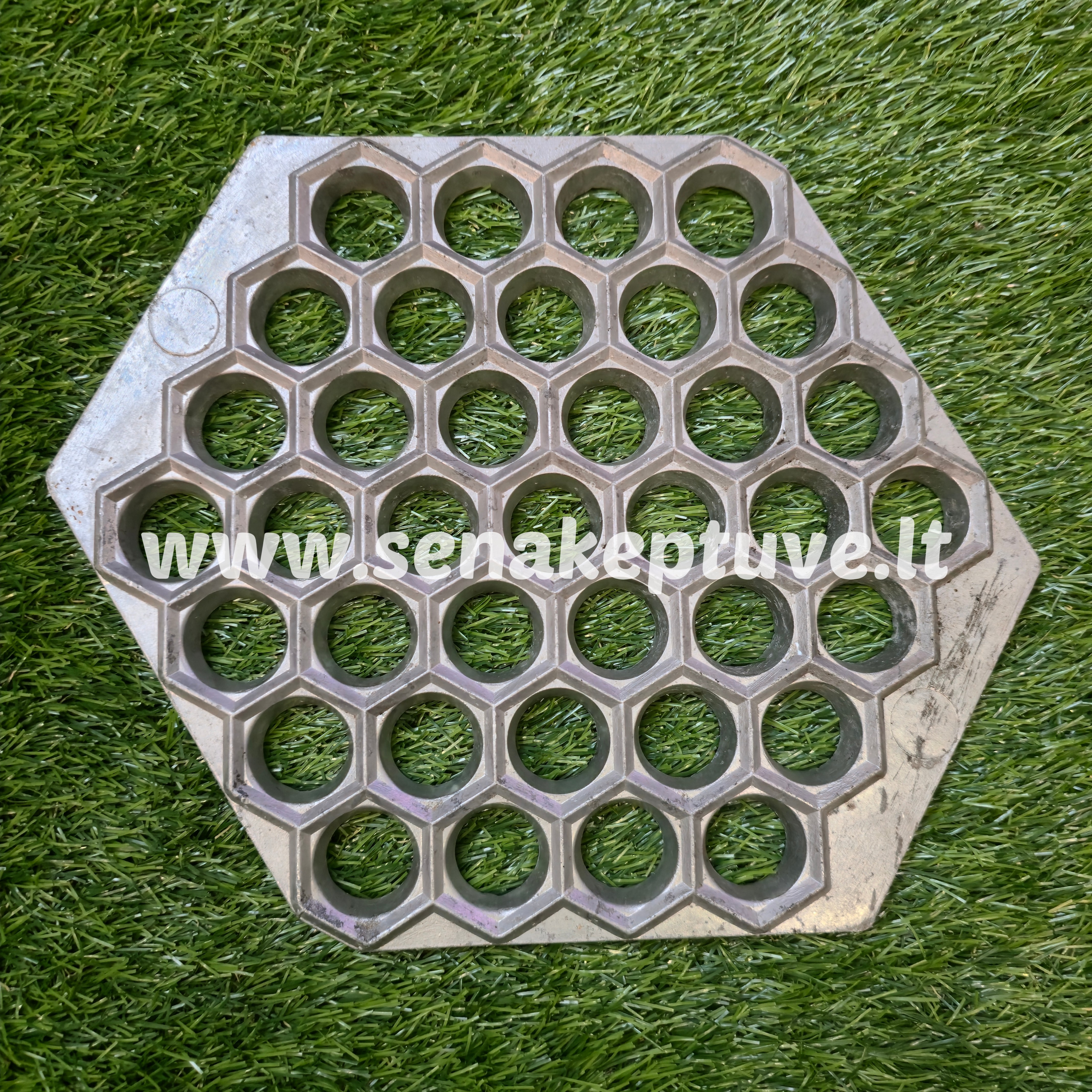 Senovinė koldūnų kepimo forma