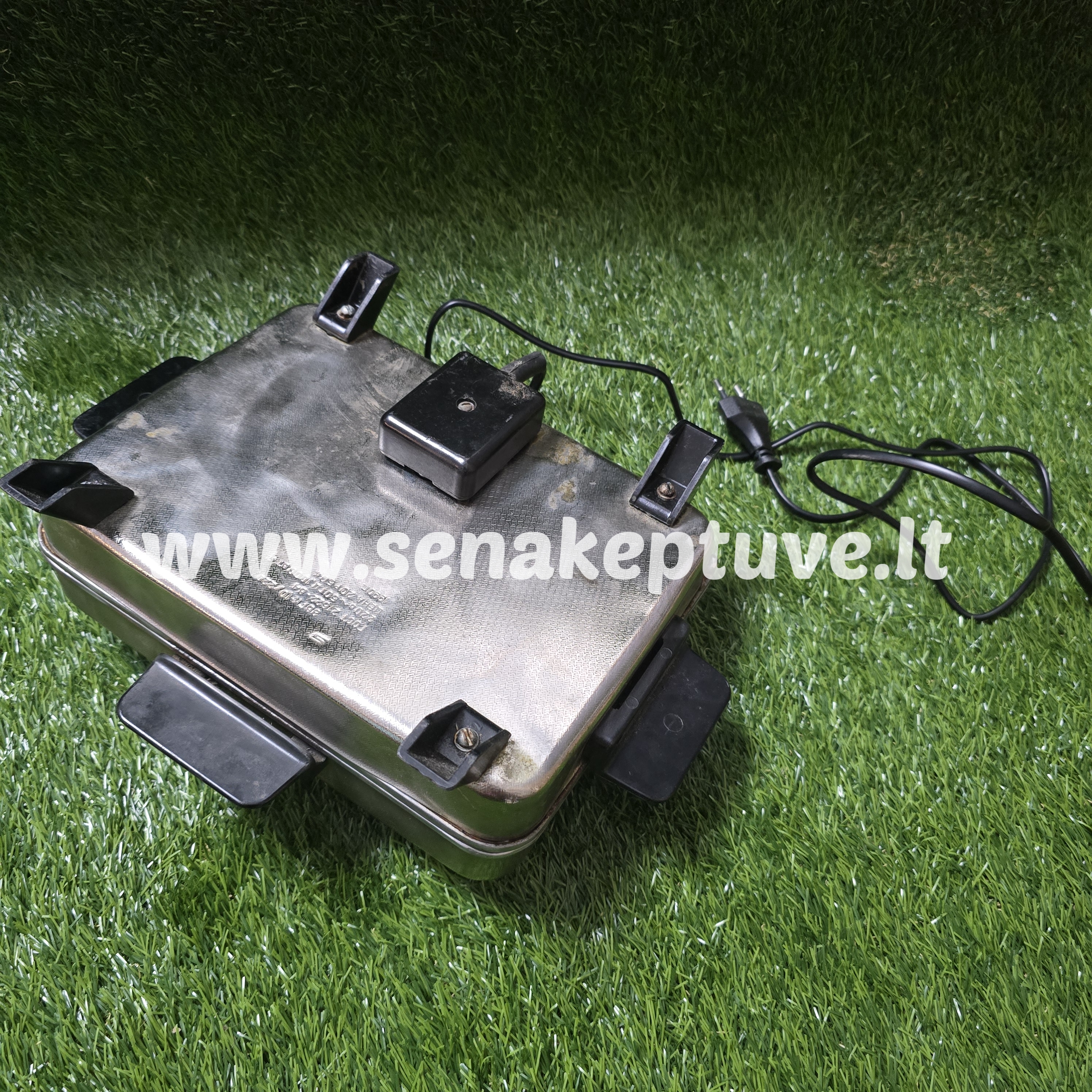 Senovinė elektrinė vaflinė su laidu