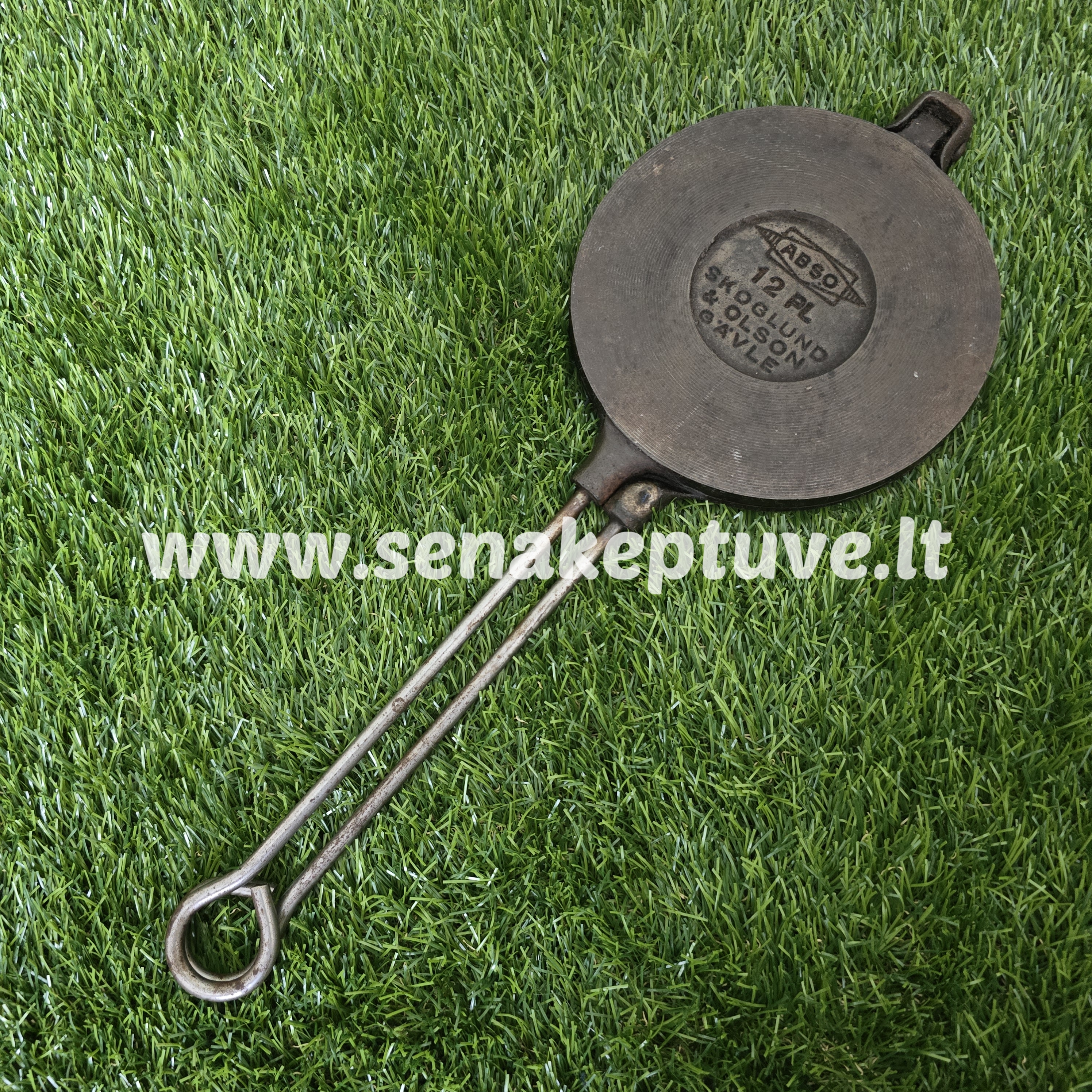 Senovinė ketaus plonų vaflių keptuvė