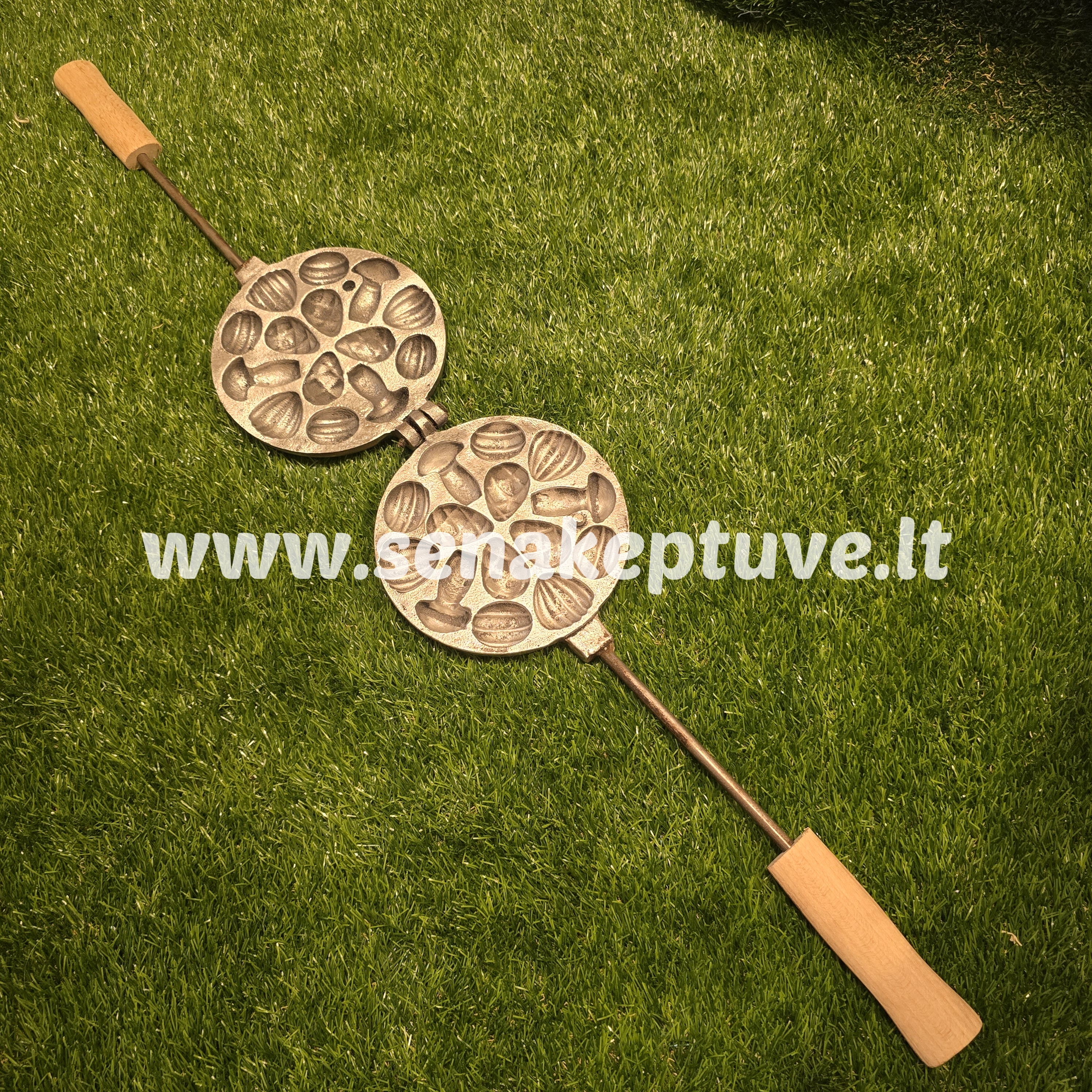 Senovinė asorti (3 grybukai, 4 kankorėžiai, 4 riešutėliai, 3 kriauklės) keptuvė