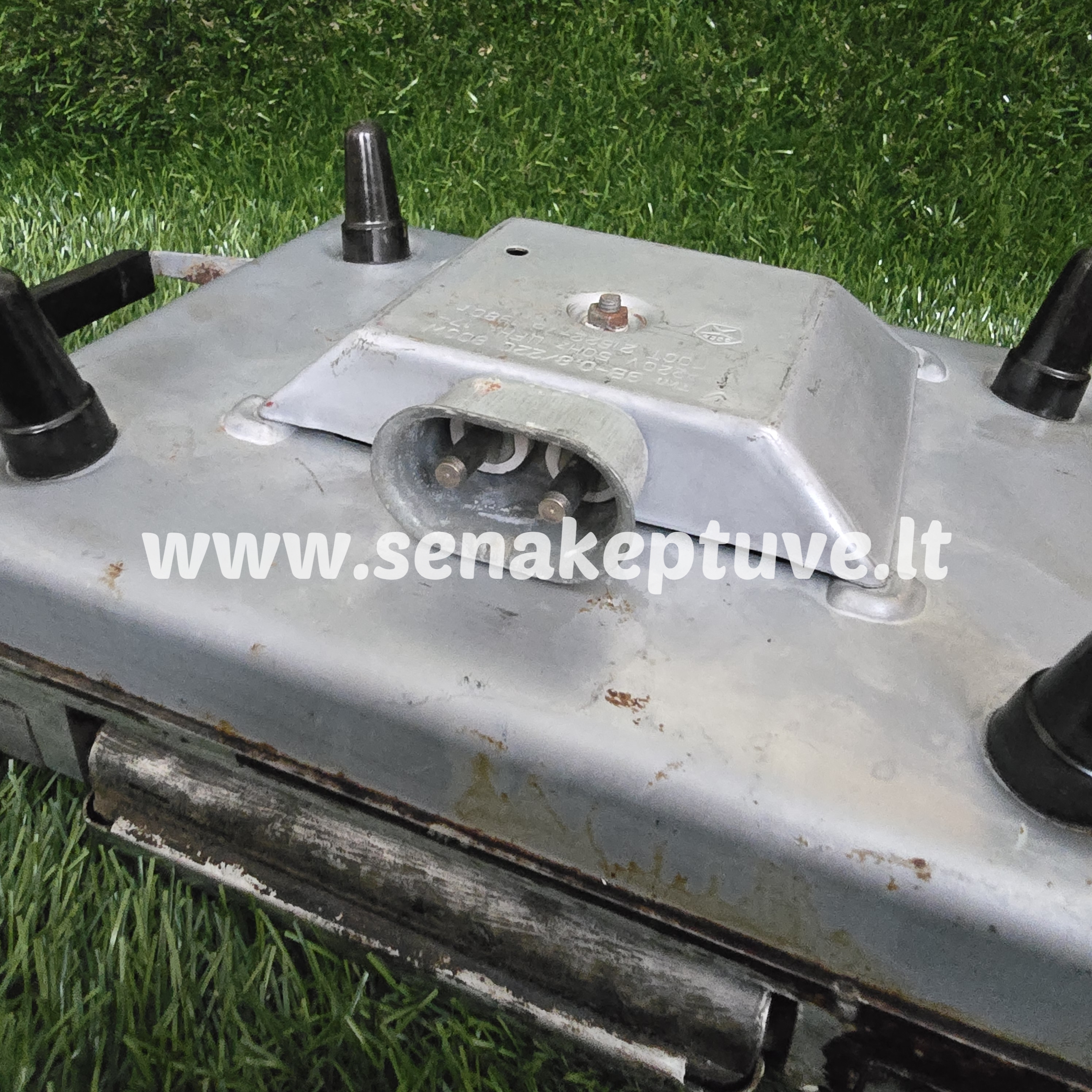 Senovinė elektrinė vaflinė su laidu ploniems vafliams