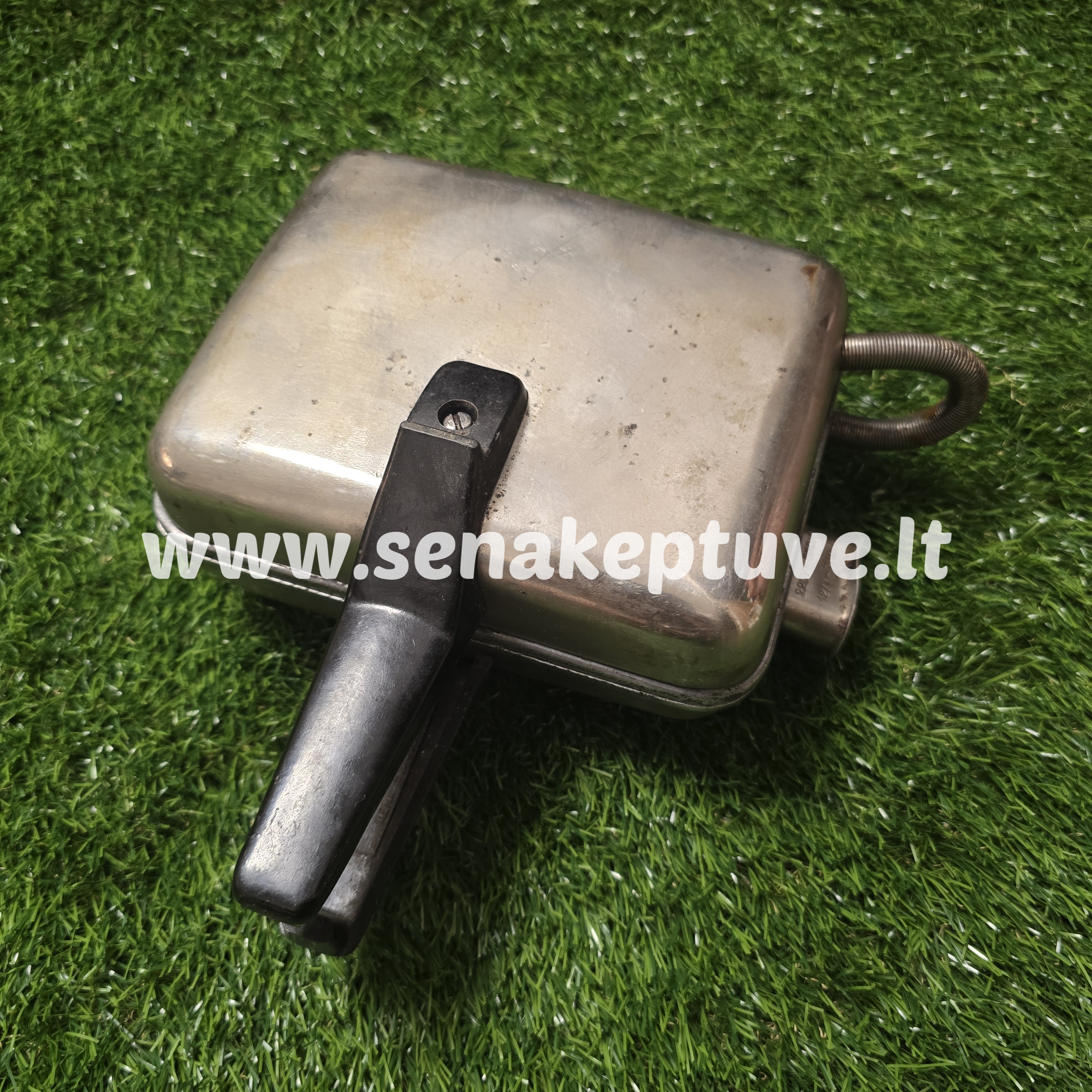 Senovinė elektrinė vaflinė su laidu