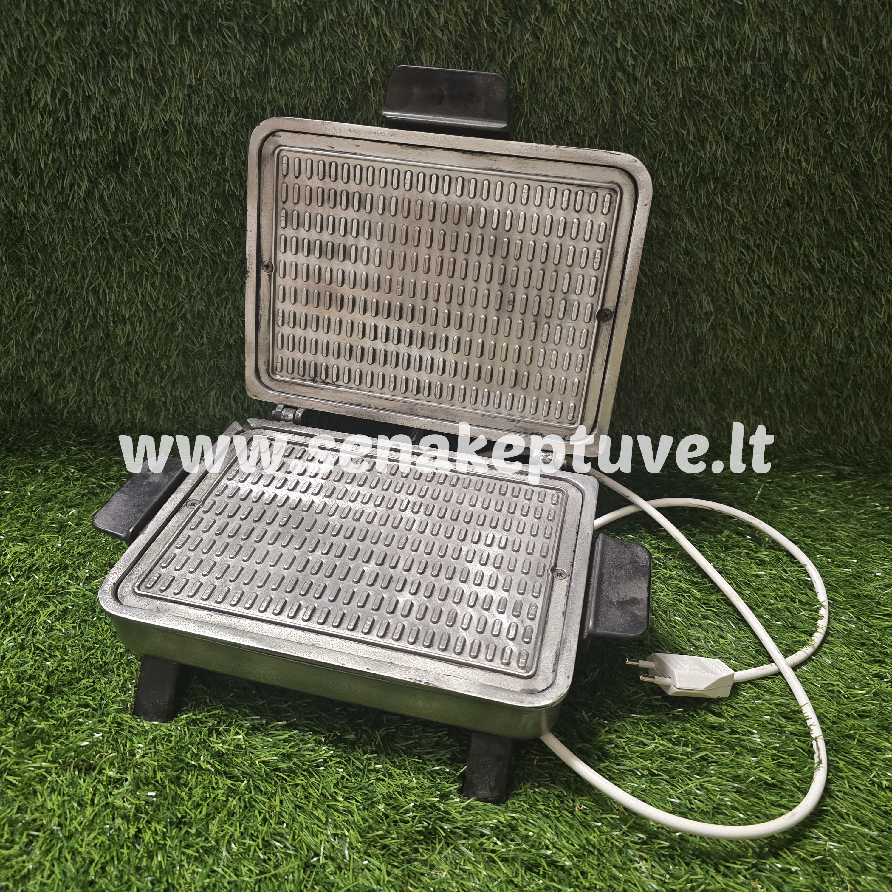 Senovinė elektrinė vaflinė su laidu