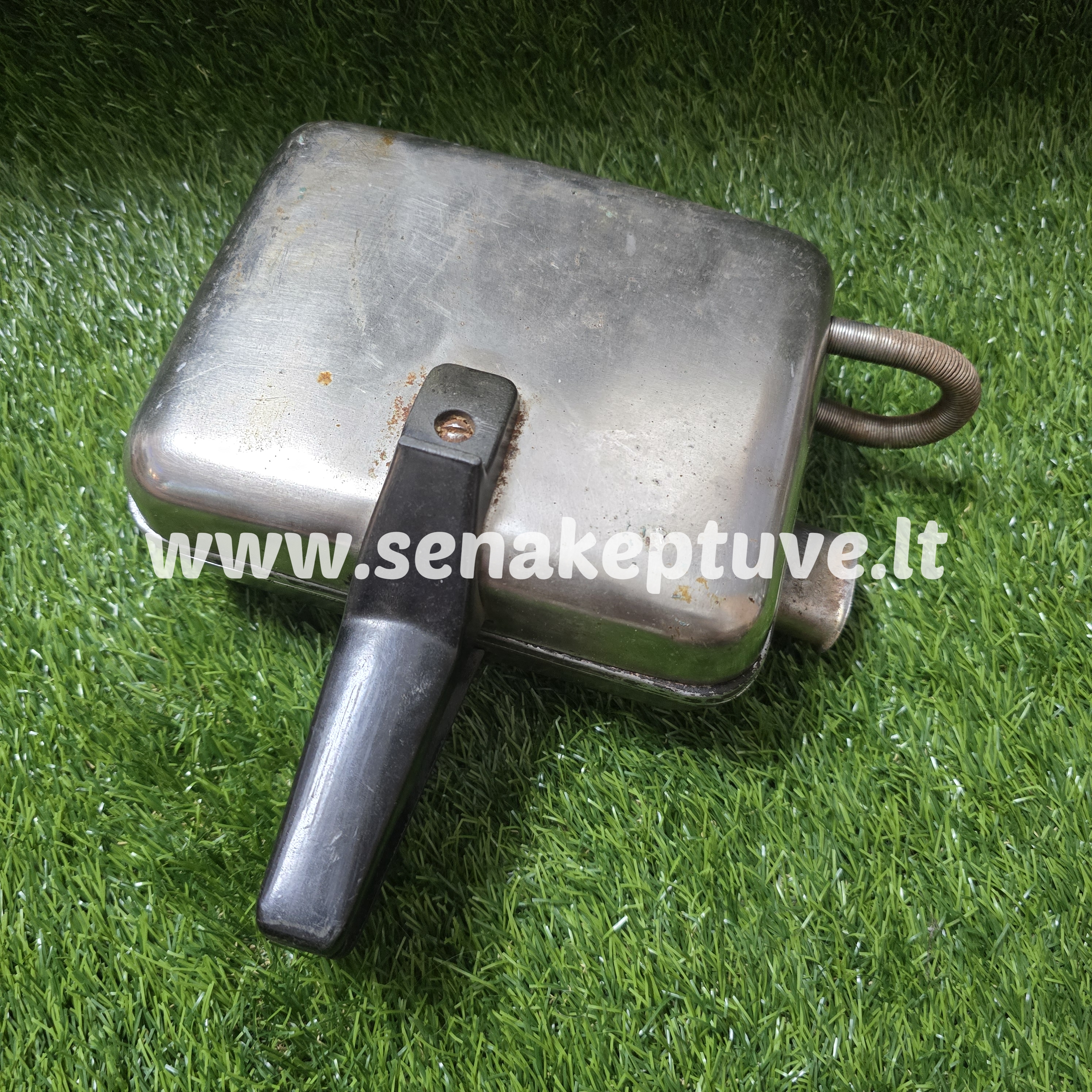 Senovinė elektrinė vaflinė su laidu