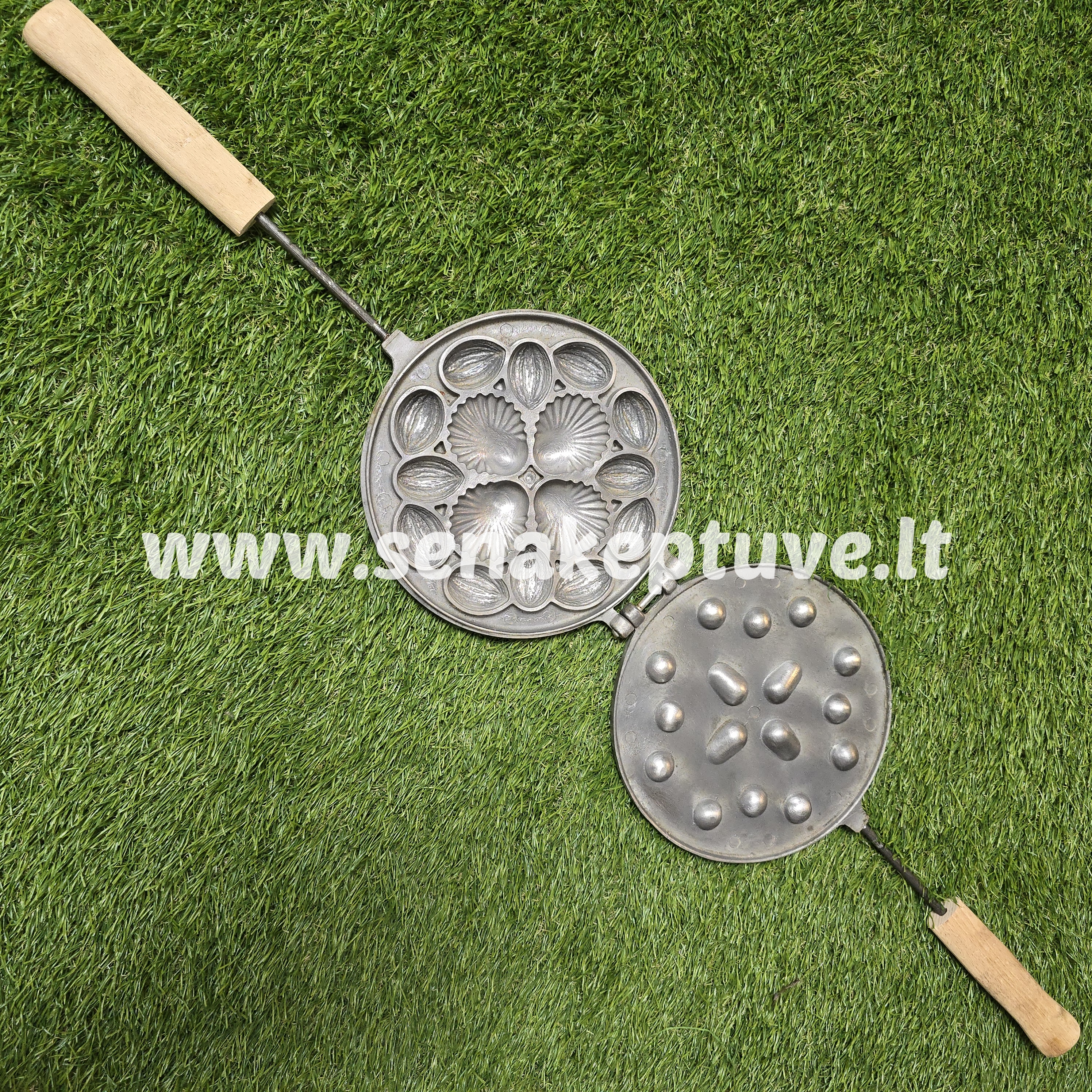 Senovinė asorti (4 kriauklės, 12 riešutėlių) keptuvė