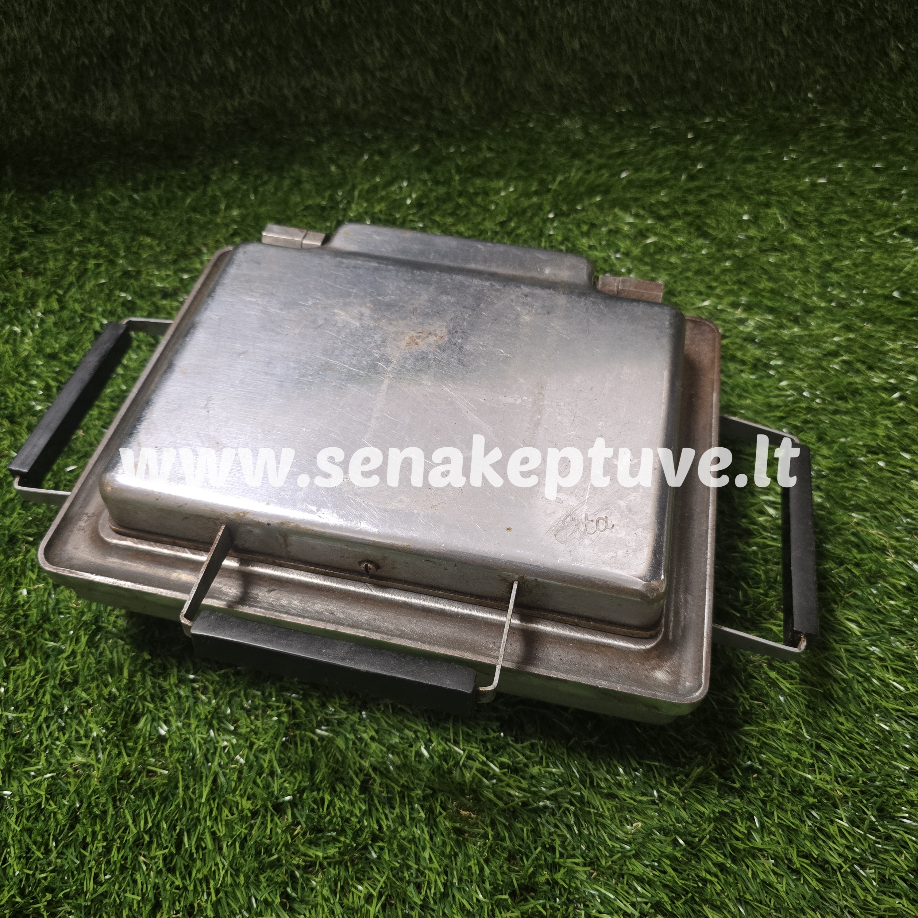 Senovinė elektrinė vaflinė su laidu ploniems vafliams