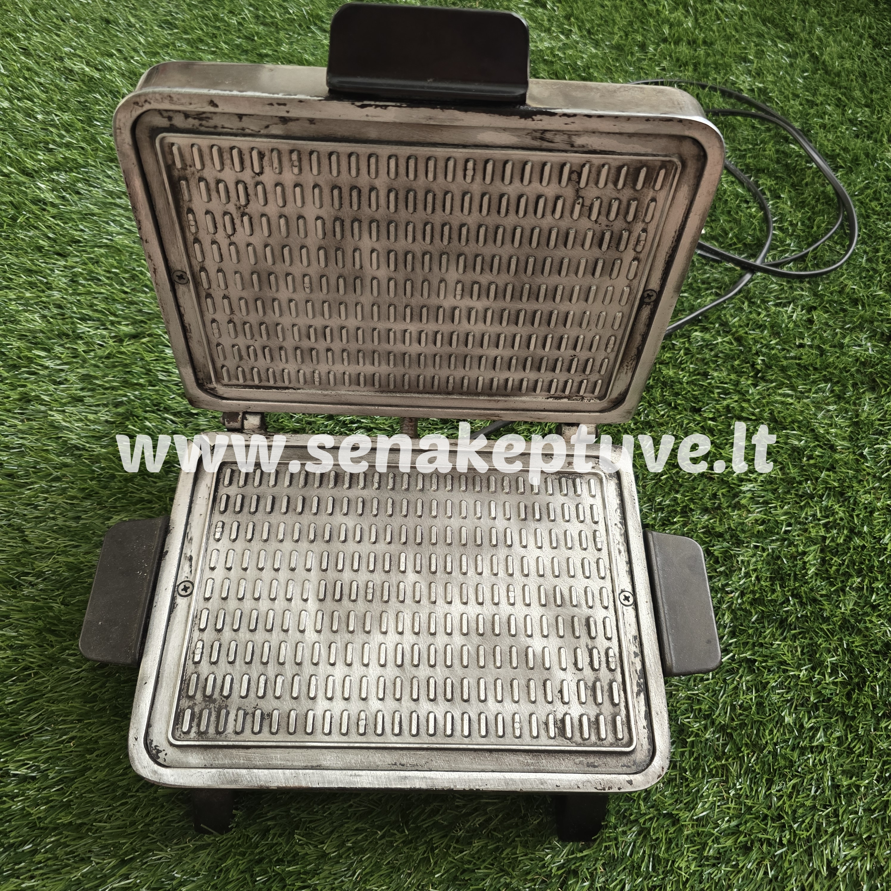 Senovinė elektrinė vaflinė su laidu