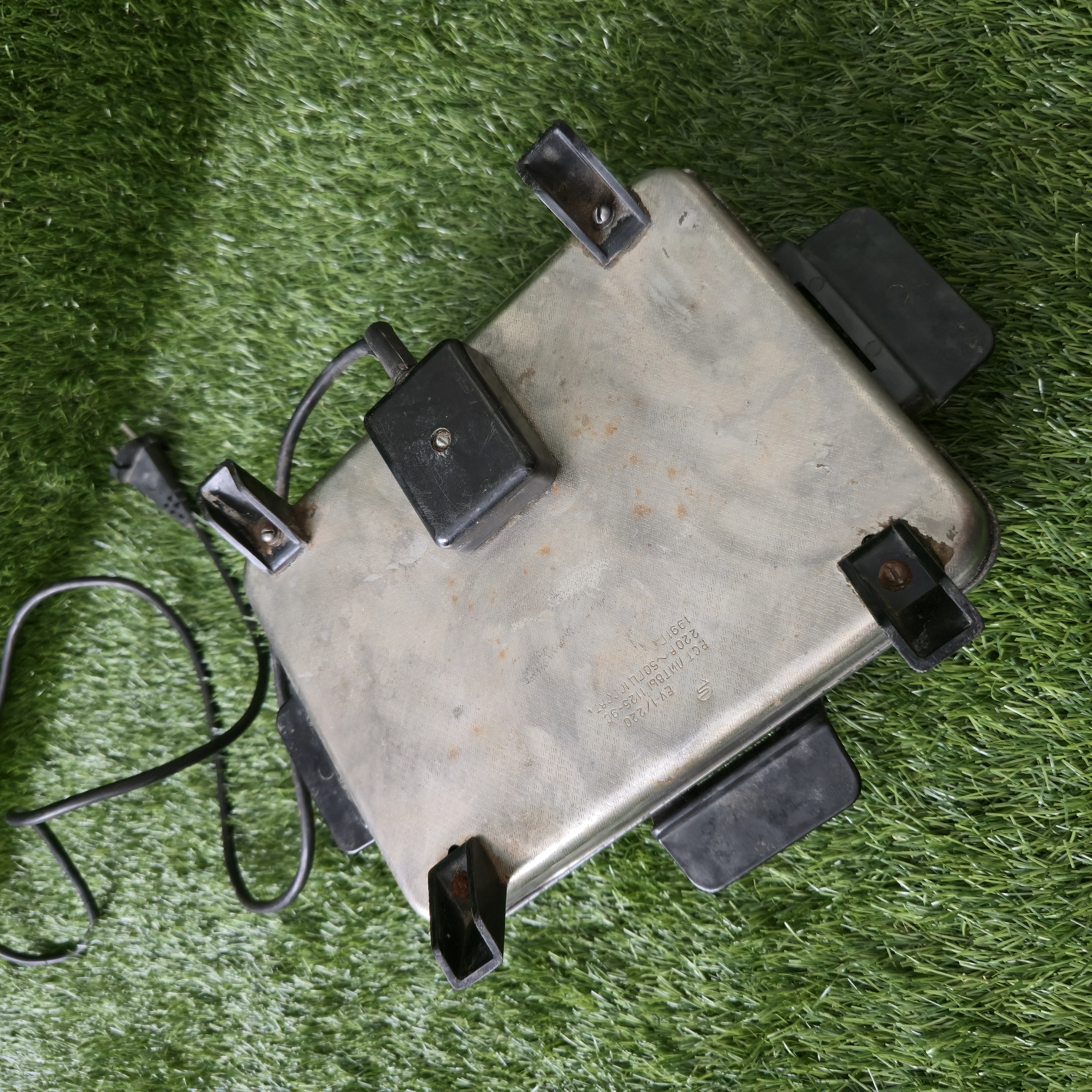 Senovinė elektrinė vaflinė su laidu