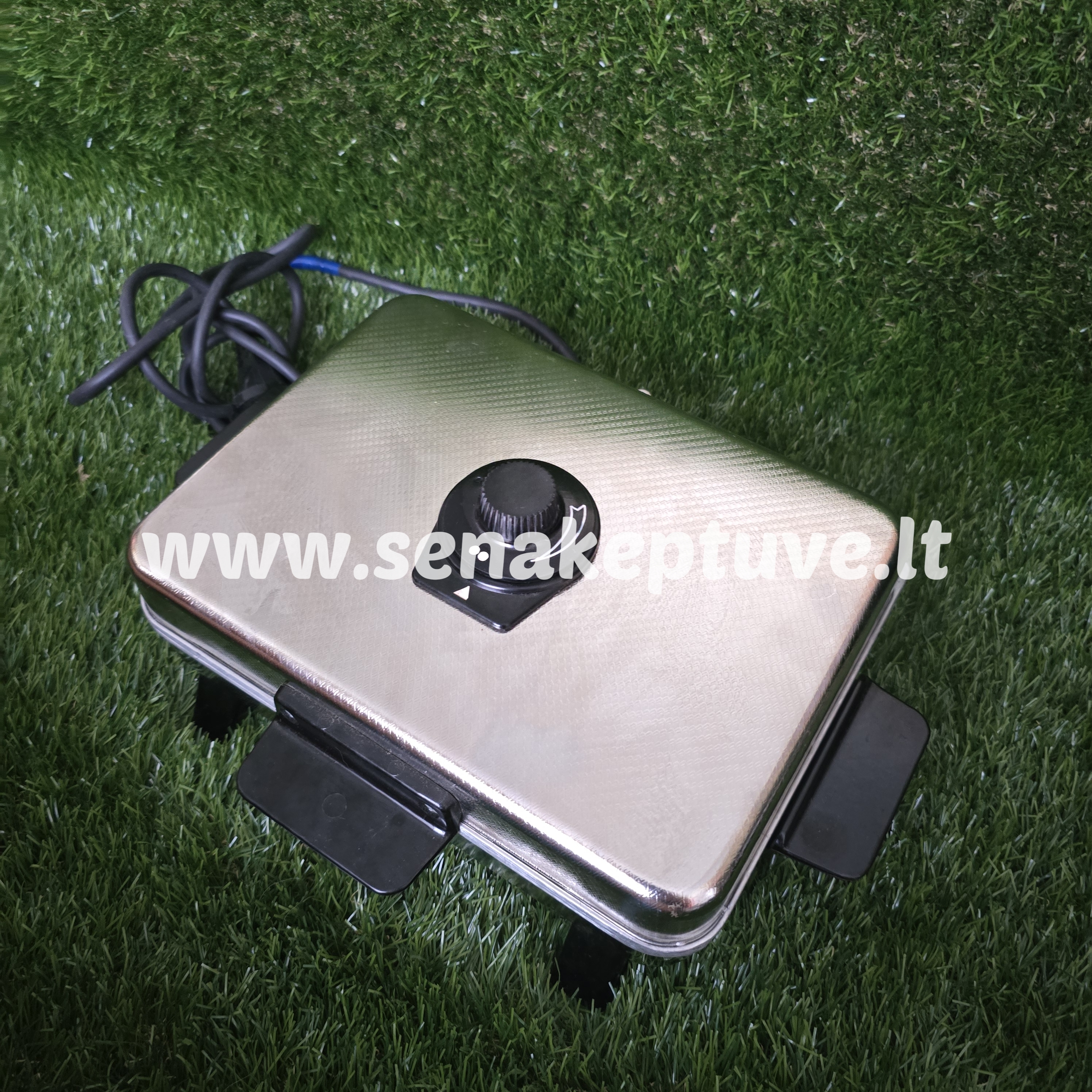 Mažai naudota senovinė elektrinė vaflinė su laidu