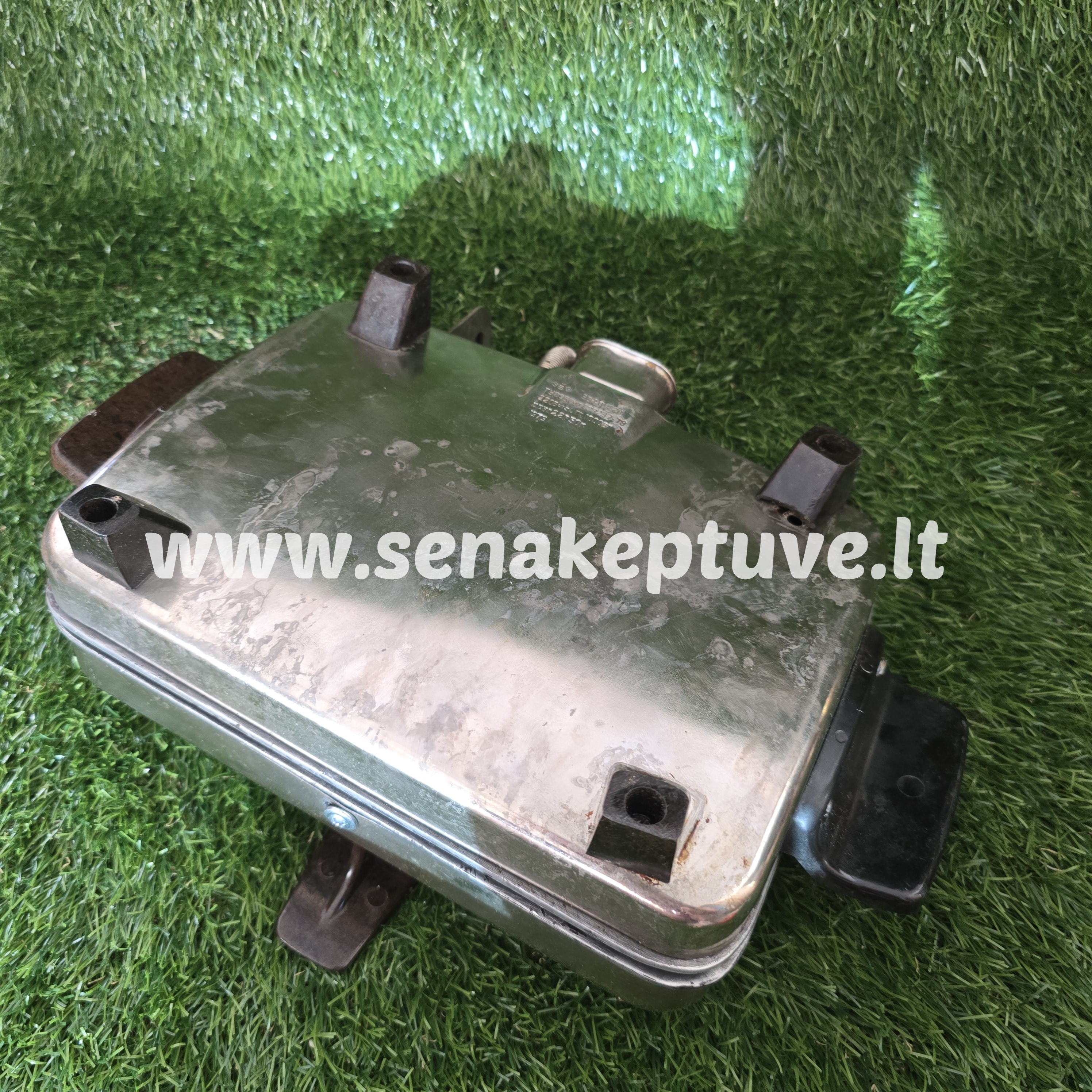 Senovinė elektrinė vaflinė su laidu (šiek tiek klibančios kojytės)